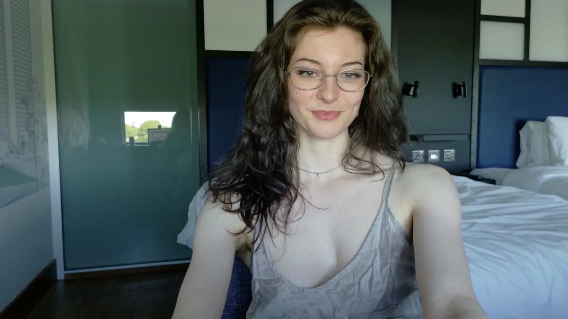 Gallery image thumbnail from sylksiren's myfreecams stream on, 05/10/2025, 14:29 image 18 of 20