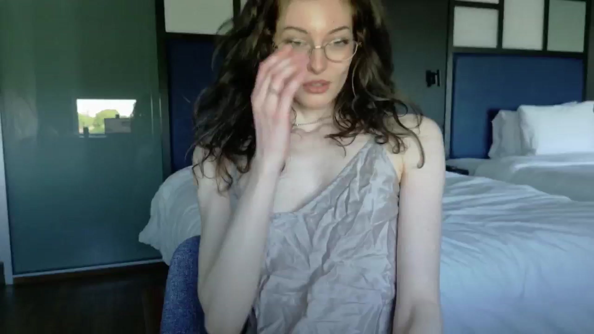 Gallery image thumbnail from sylksiren's myfreecams stream on, 05/10/2025, 14:29 image 16 of 20