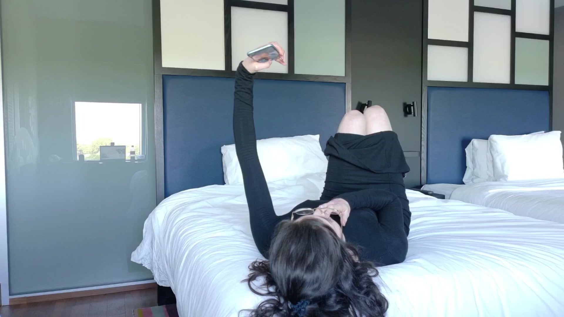 Gallery image thumbnail from sylksiren's myfreecams stream on, 05/10/2025, 14:29 image 1 of 20