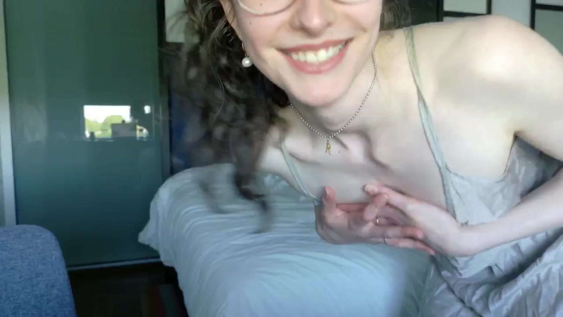 Gallery image thumbnail from sylksiren's myfreecams stream on, 05/10/2025, 14:29 image 19 of 20