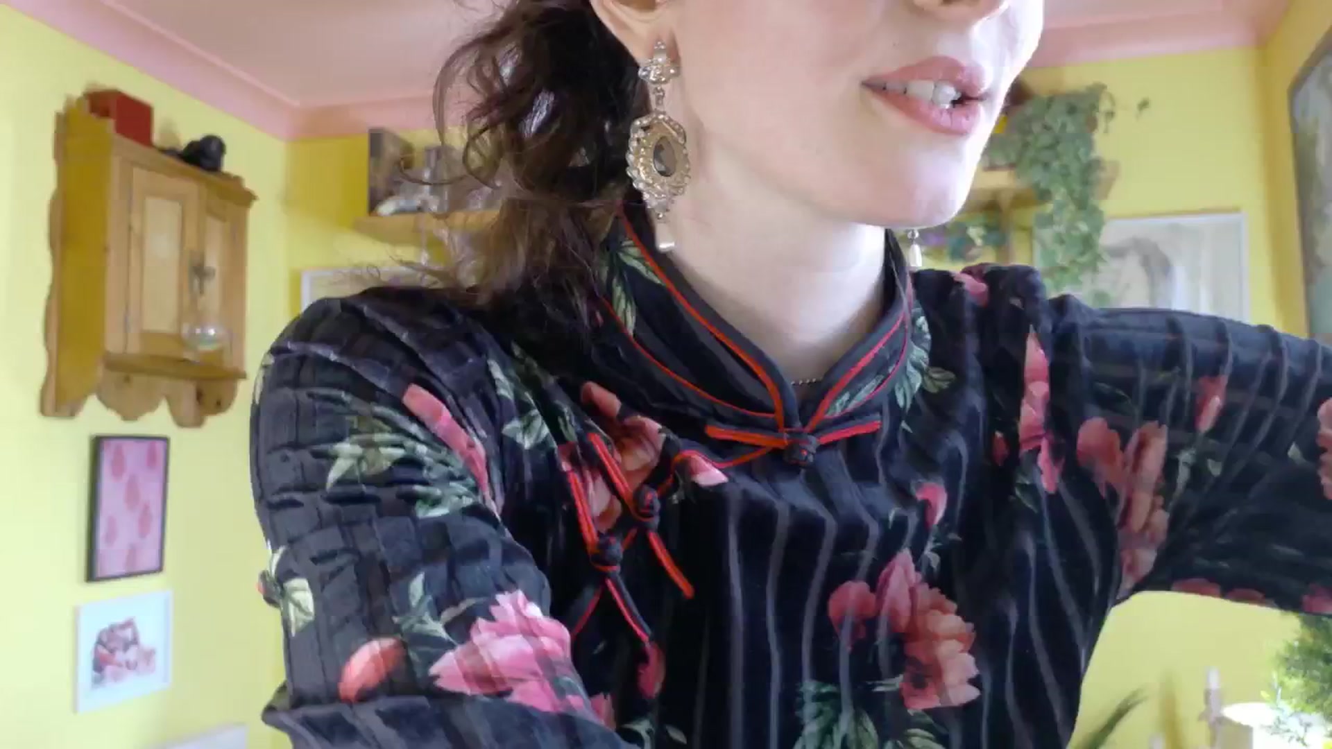 Gallery image thumbnail from sylksiren's myfreecams stream on, 05/13/2025, 16:34 image 5 of 20