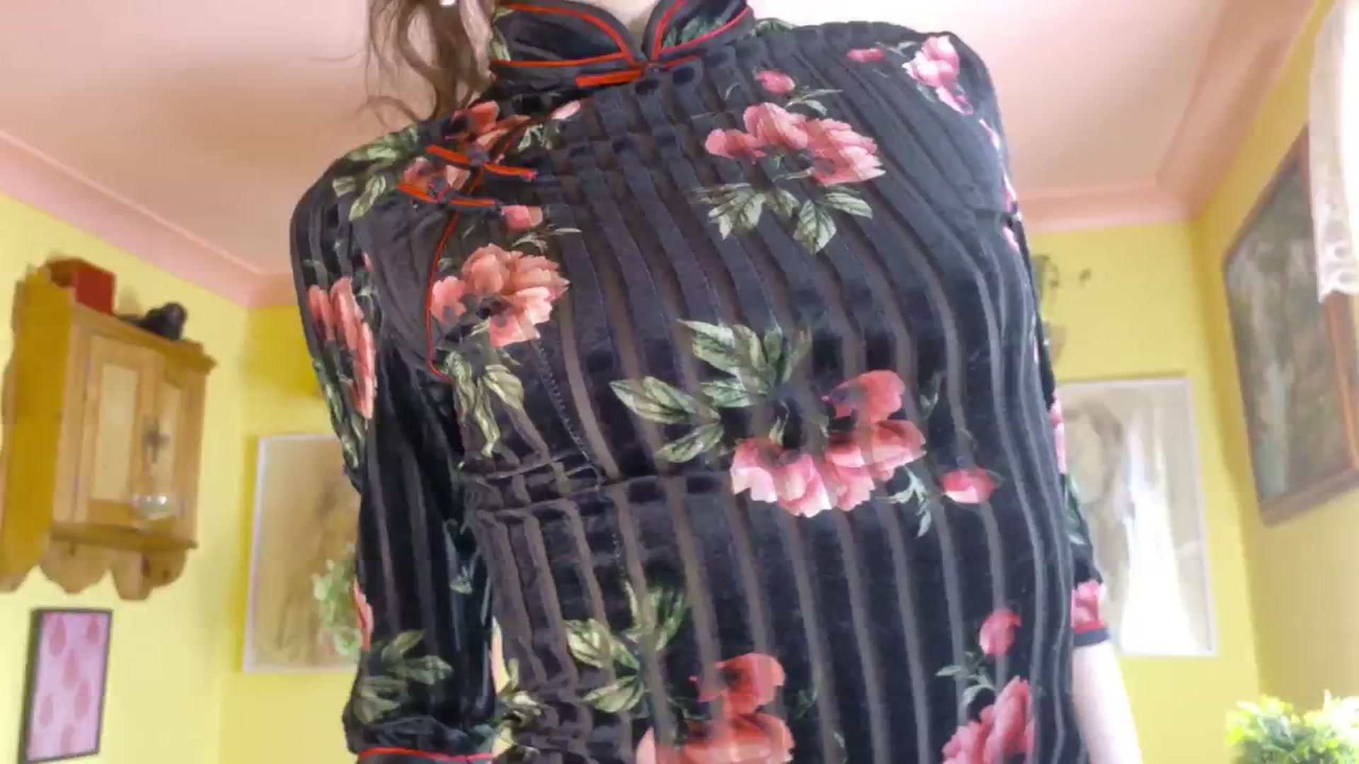 Gallery image thumbnail from sylksiren's myfreecams stream on, 05/13/2025, 16:34 image 14 of 20