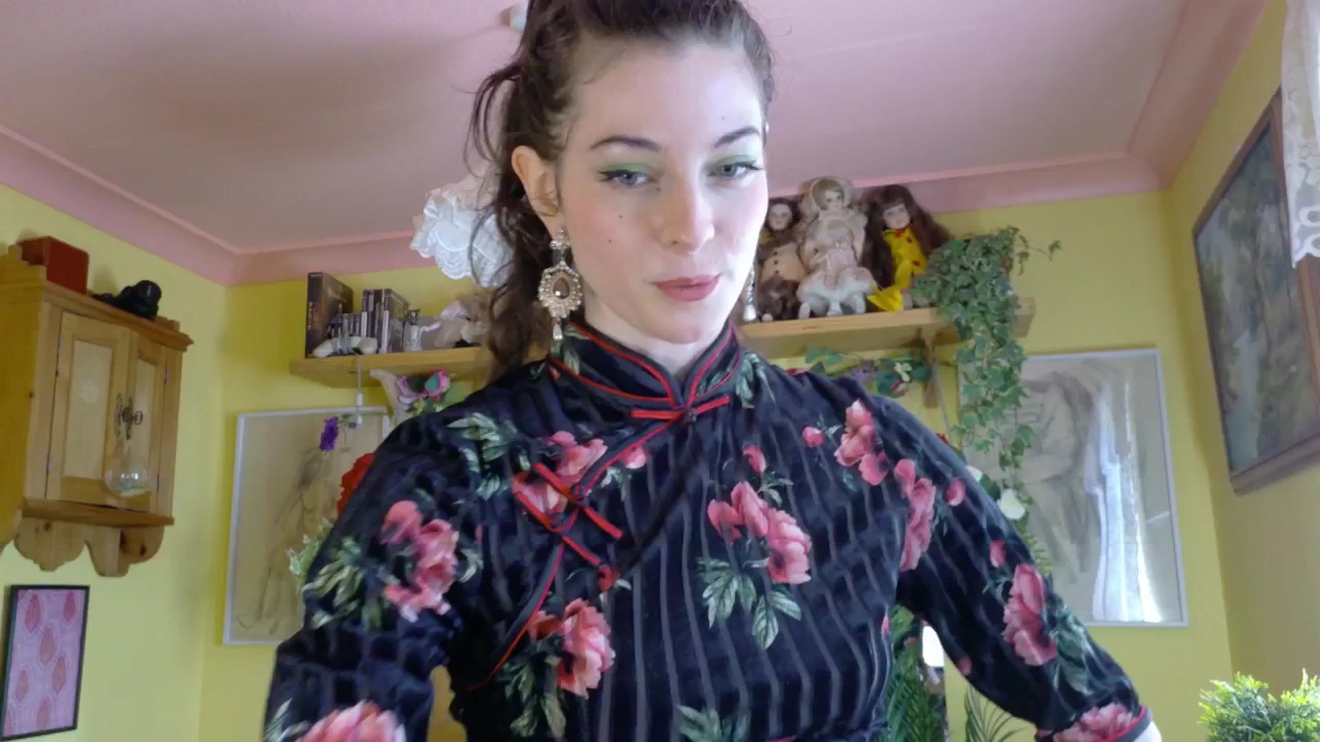 Gallery image thumbnail from sylksiren's myfreecams stream on, 05/13/2025, 16:34 image 18 of 20