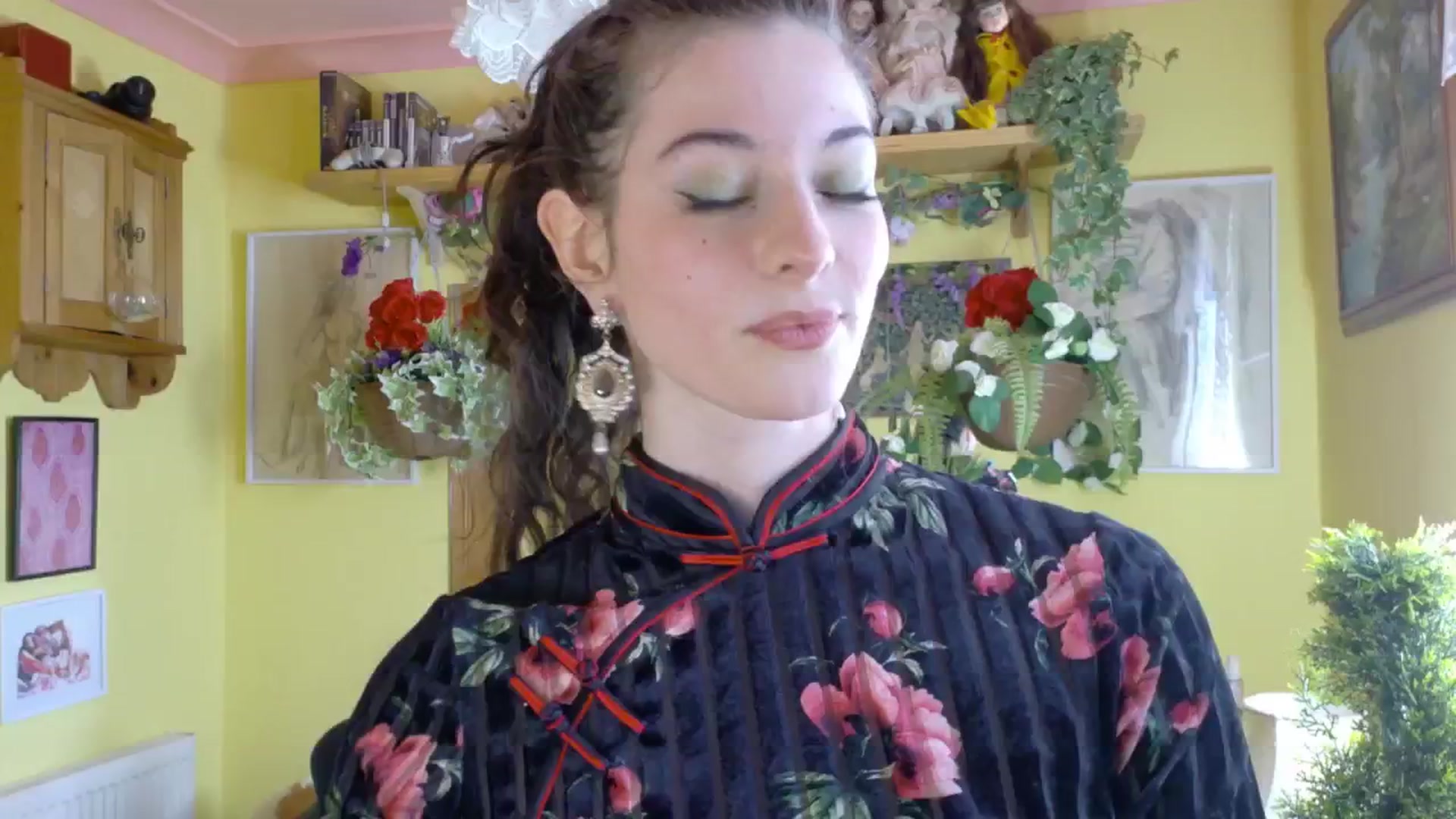 Gallery image thumbnail from sylksiren's myfreecams stream on, 05/13/2025, 16:34 image 11 of 20