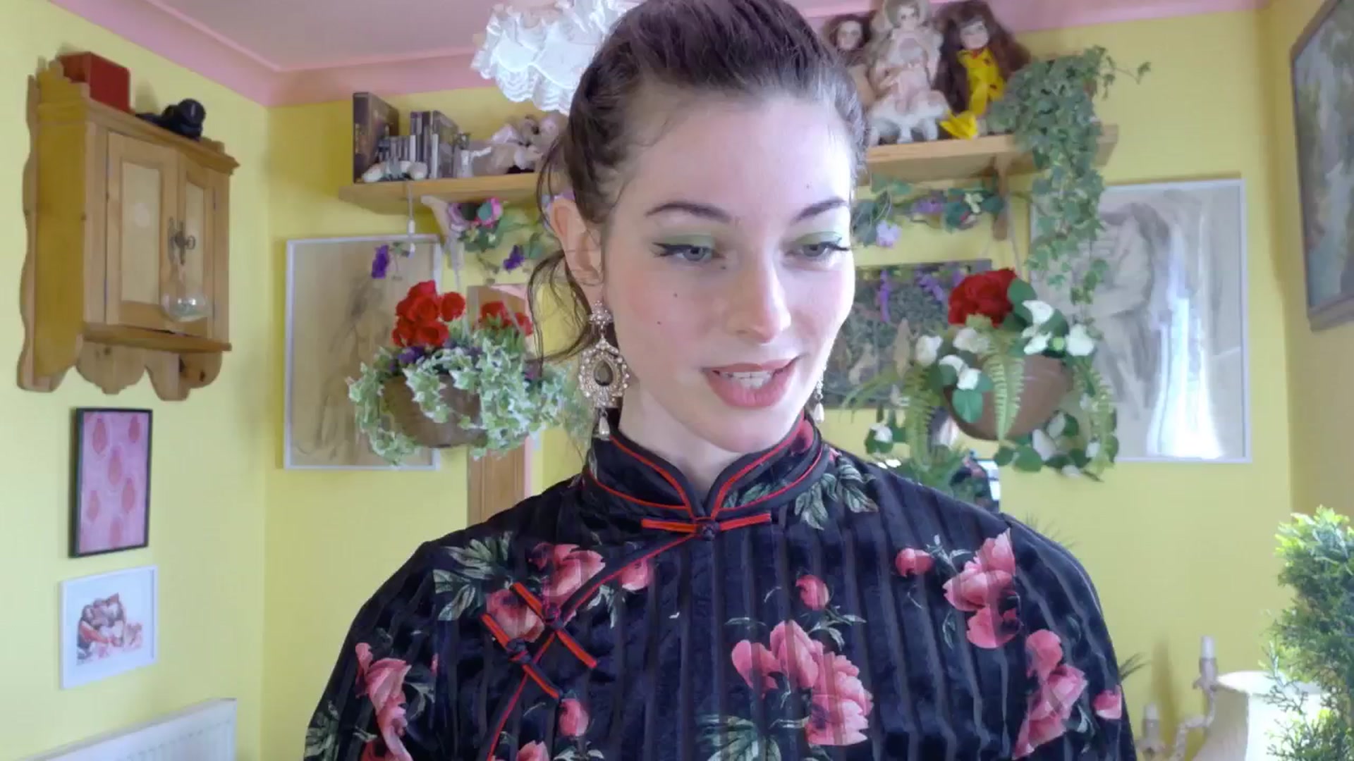 Gallery image thumbnail from sylksiren's myfreecams stream on, 05/13/2025, 16:34 image 3 of 20