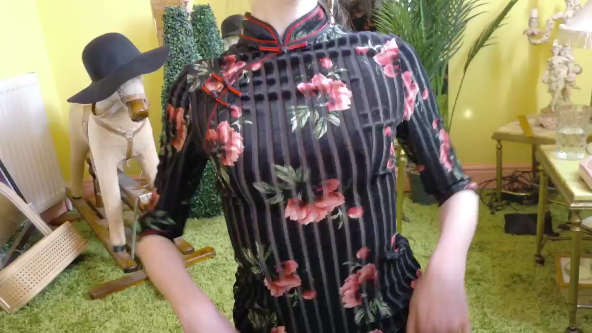 Gallery image thumbnail from sylksiren's myfreecams stream on, 05/13/2025, 16:34 image 15 of 20