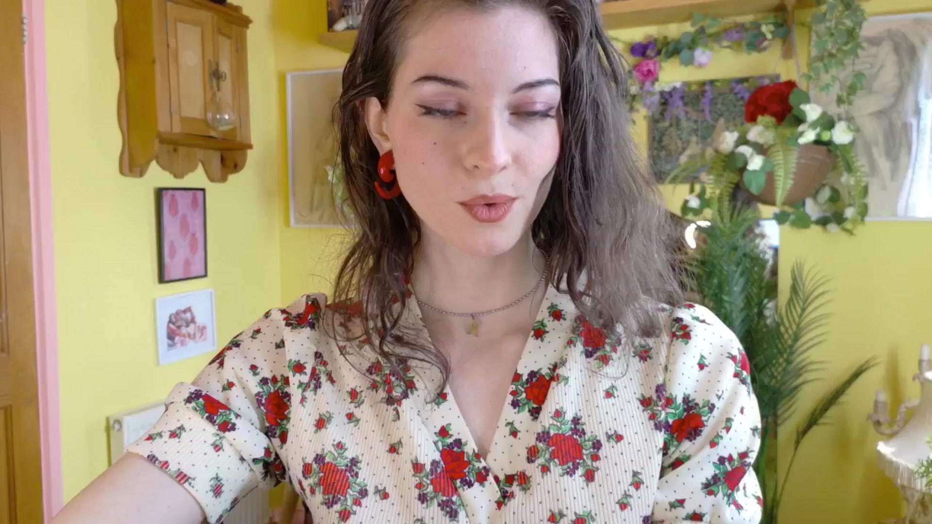 Gallery image thumbnail from sylksiren's myfreecams stream on, 05/14/2025, 15:16 image 1 of 20
