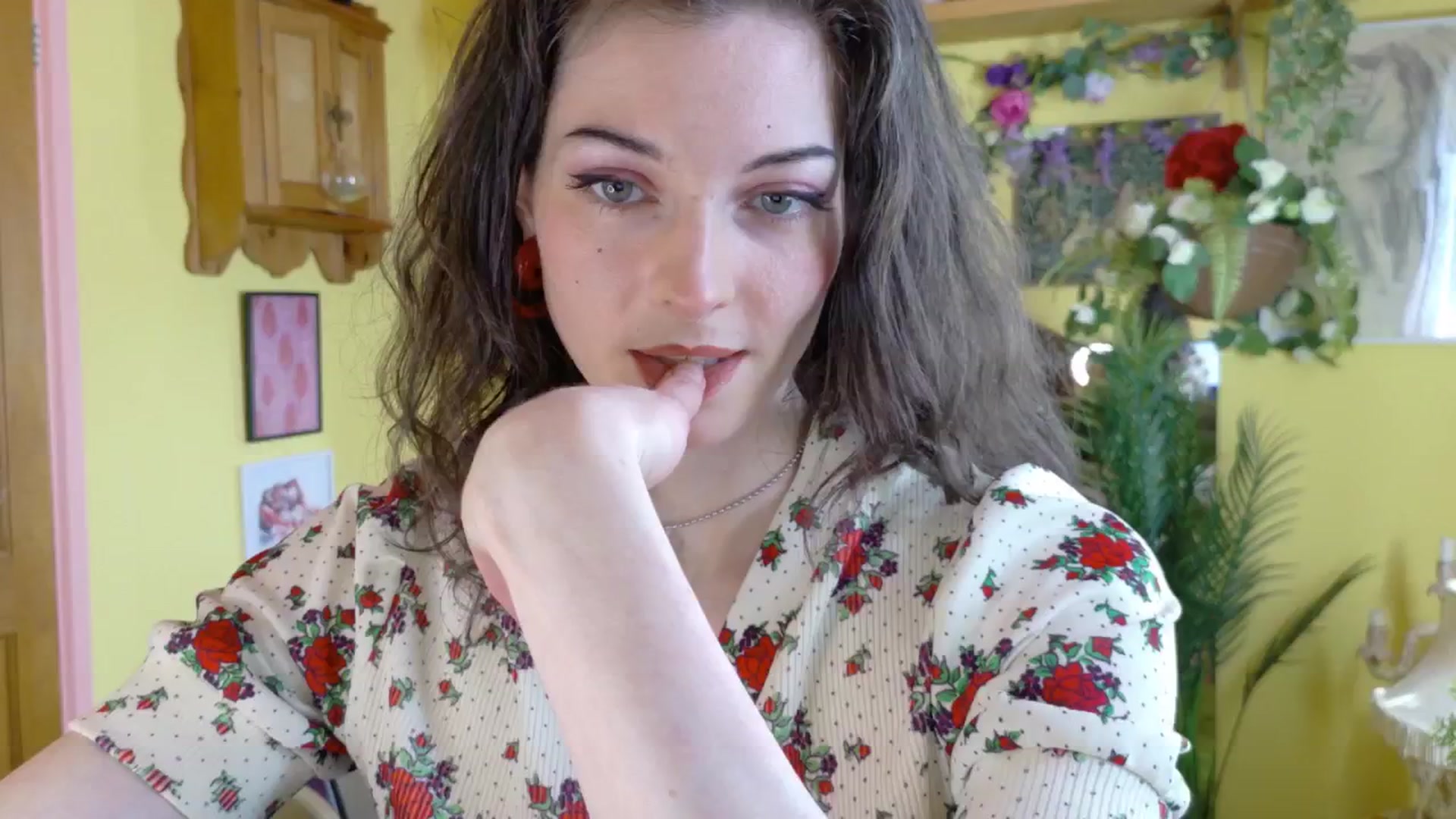 Gallery image thumbnail from sylksiren's myfreecams stream on, 05/14/2025, 15:16 image 10 of 20