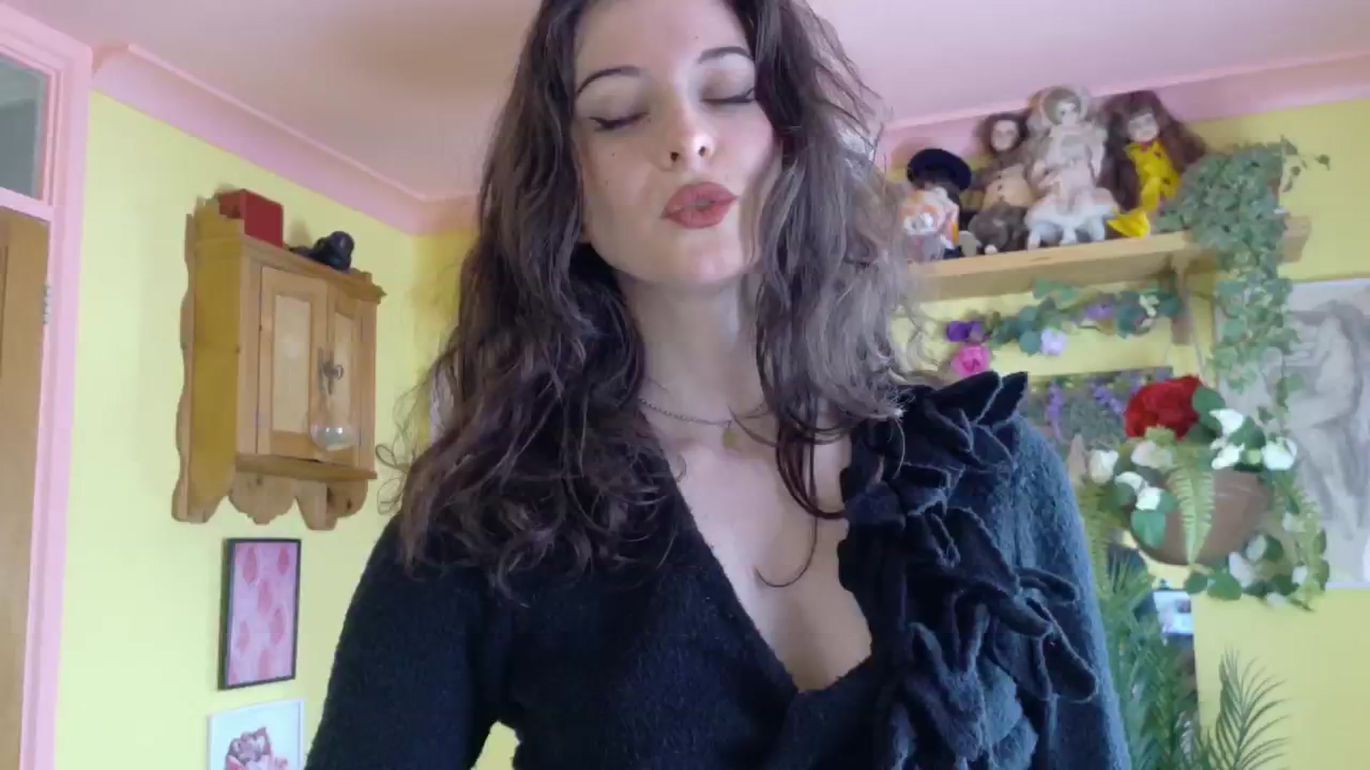 Gallery image thumbnail from sylksiren's myfreecams stream on, 05/20/2025, 13:35 image 16 of 20