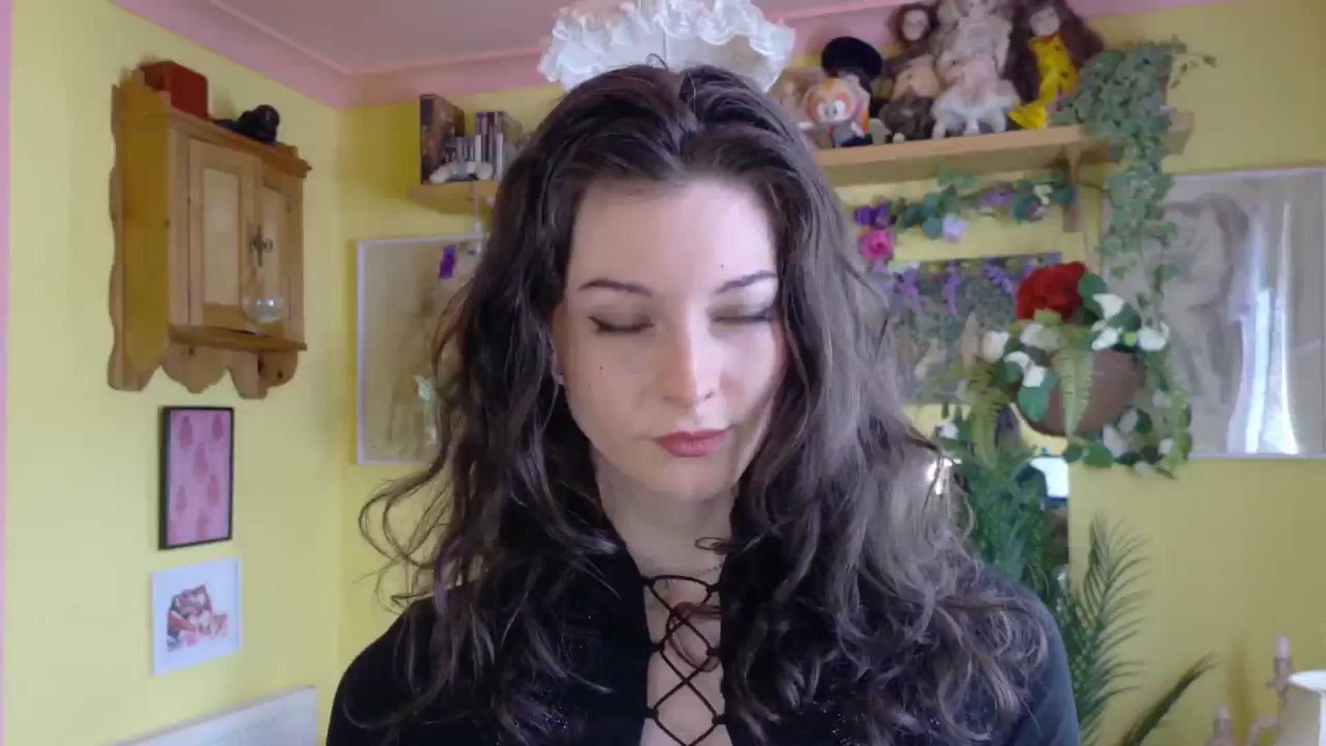 Gallery image thumbnail from sylksiren's myfreecams stream on, 05/21/2025, 14:08 image 9 of 20