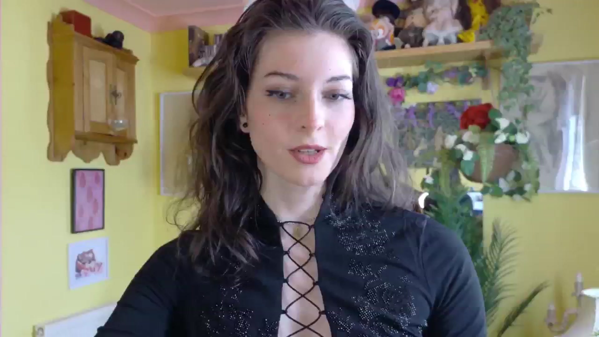 Gallery image thumbnail from sylksiren's myfreecams stream on, 05/21/2025, 14:08 image 17 of 20