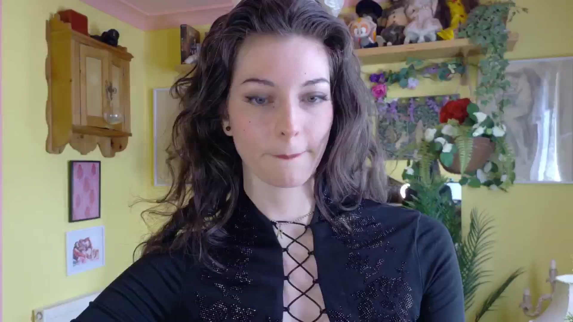 Gallery image thumbnail from sylksiren's myfreecams stream on, 05/21/2025, 14:08 image 12 of 20