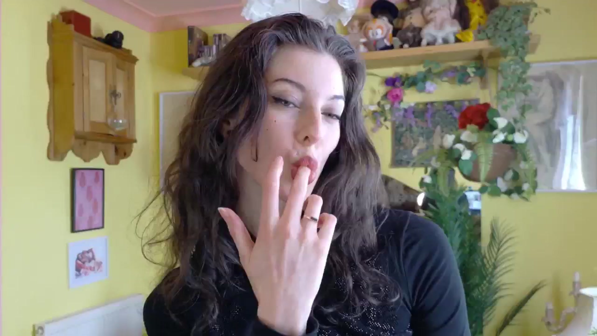 Gallery image thumbnail from sylksiren's myfreecams stream on, 05/21/2025, 14:08 image 13 of 20
