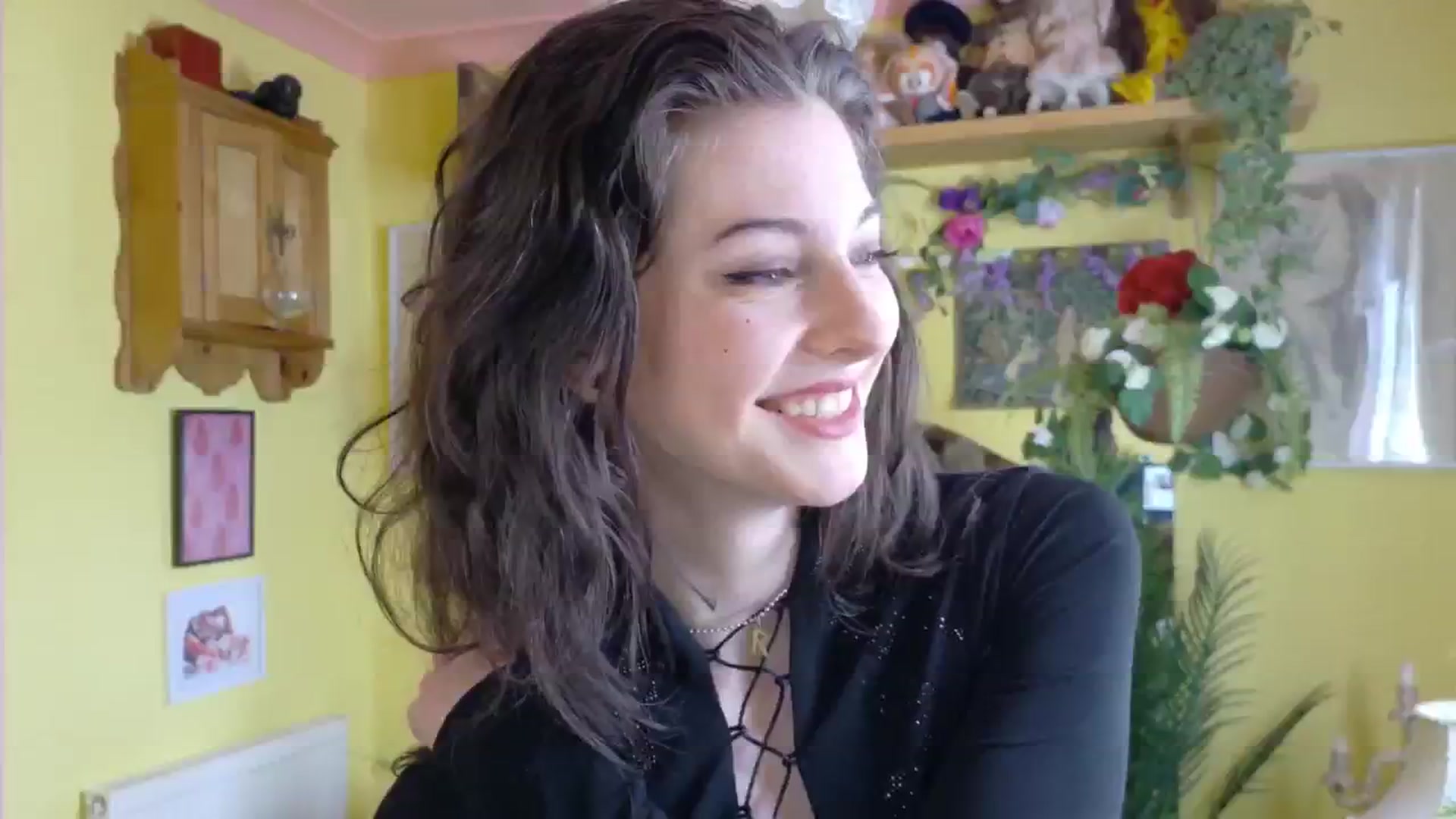 Gallery image thumbnail from sylksiren's myfreecams stream on, 05/21/2025, 14:08 image 15 of 20