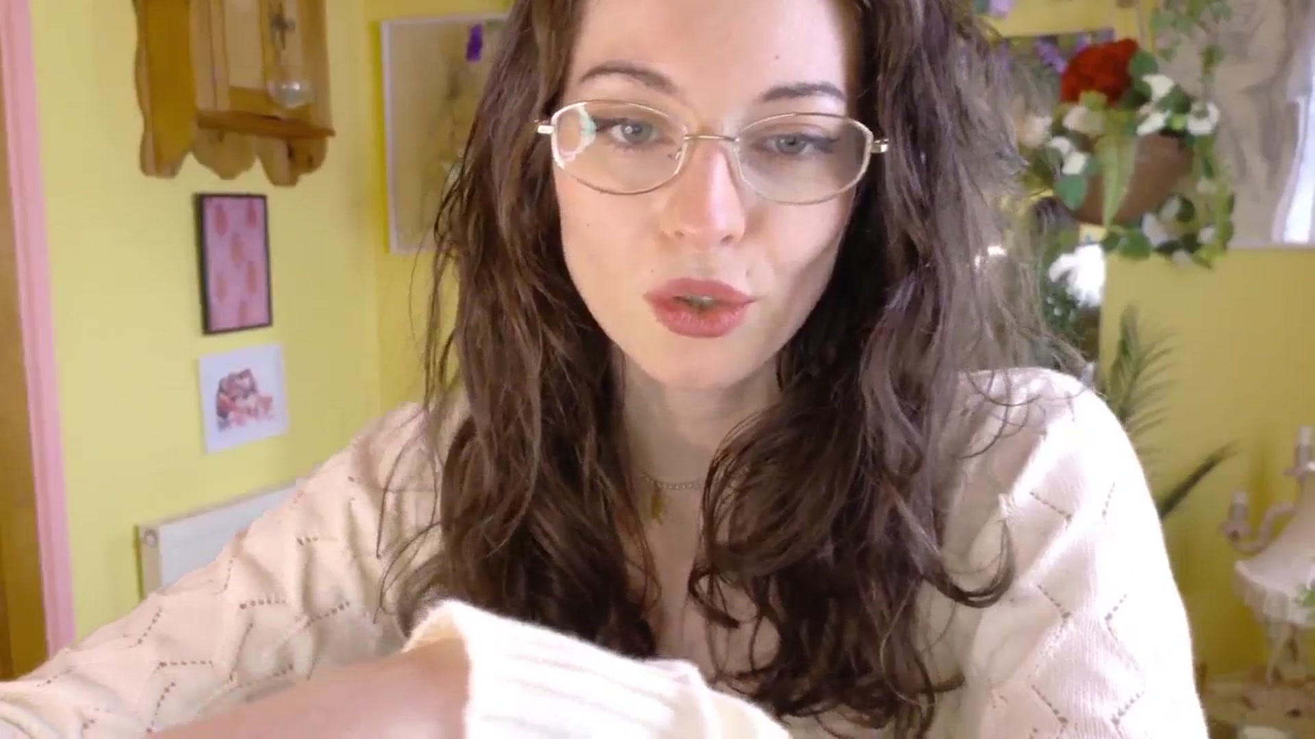 Gallery image thumbnail from sylksiren's myfreecams stream on, 05/26/2025, 16:55 image 13 of 20