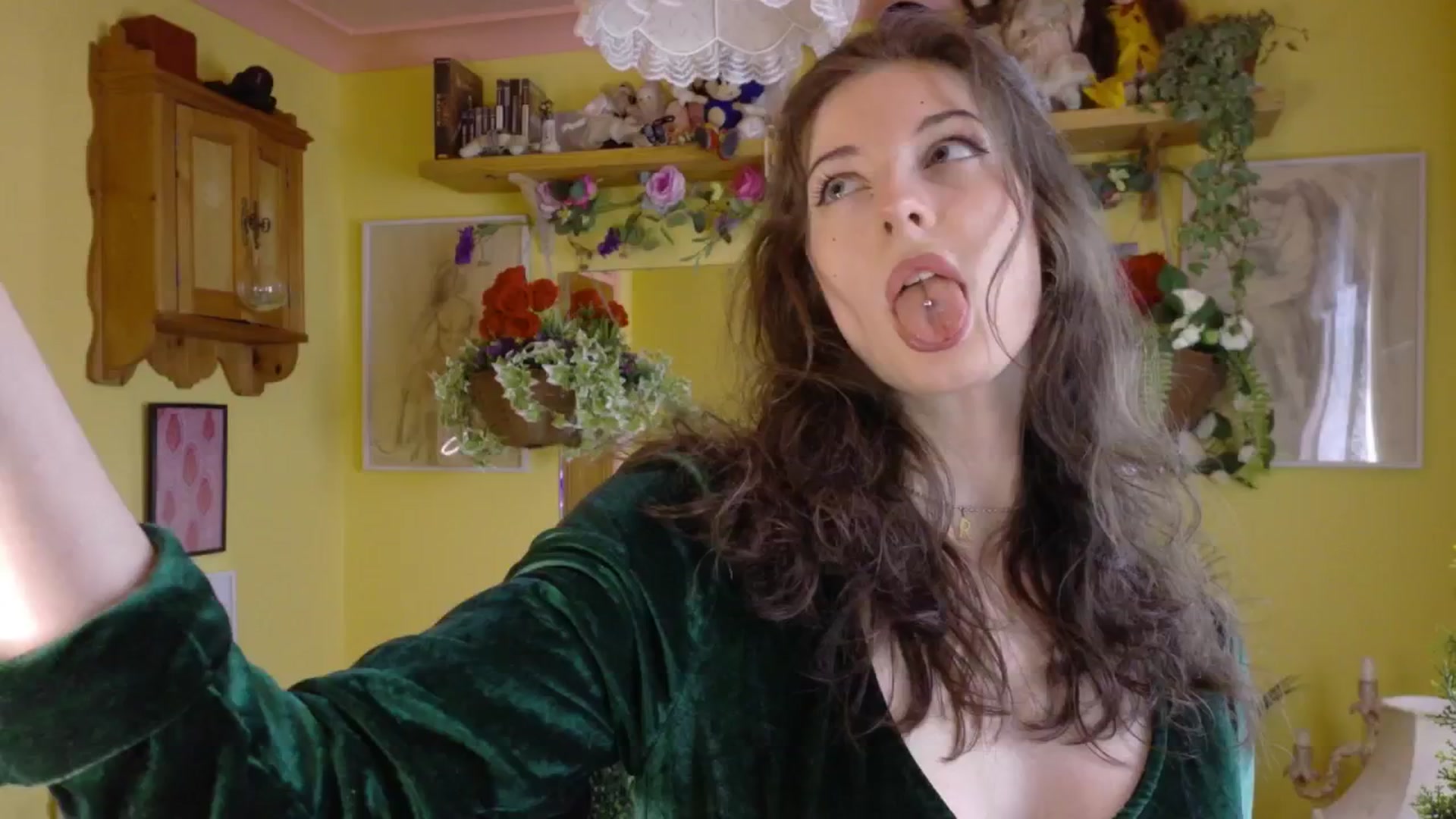 Gallery image thumbnail from sylksiren's myfreecams stream on, 05/27/2025, 14:11 image 5 of 20