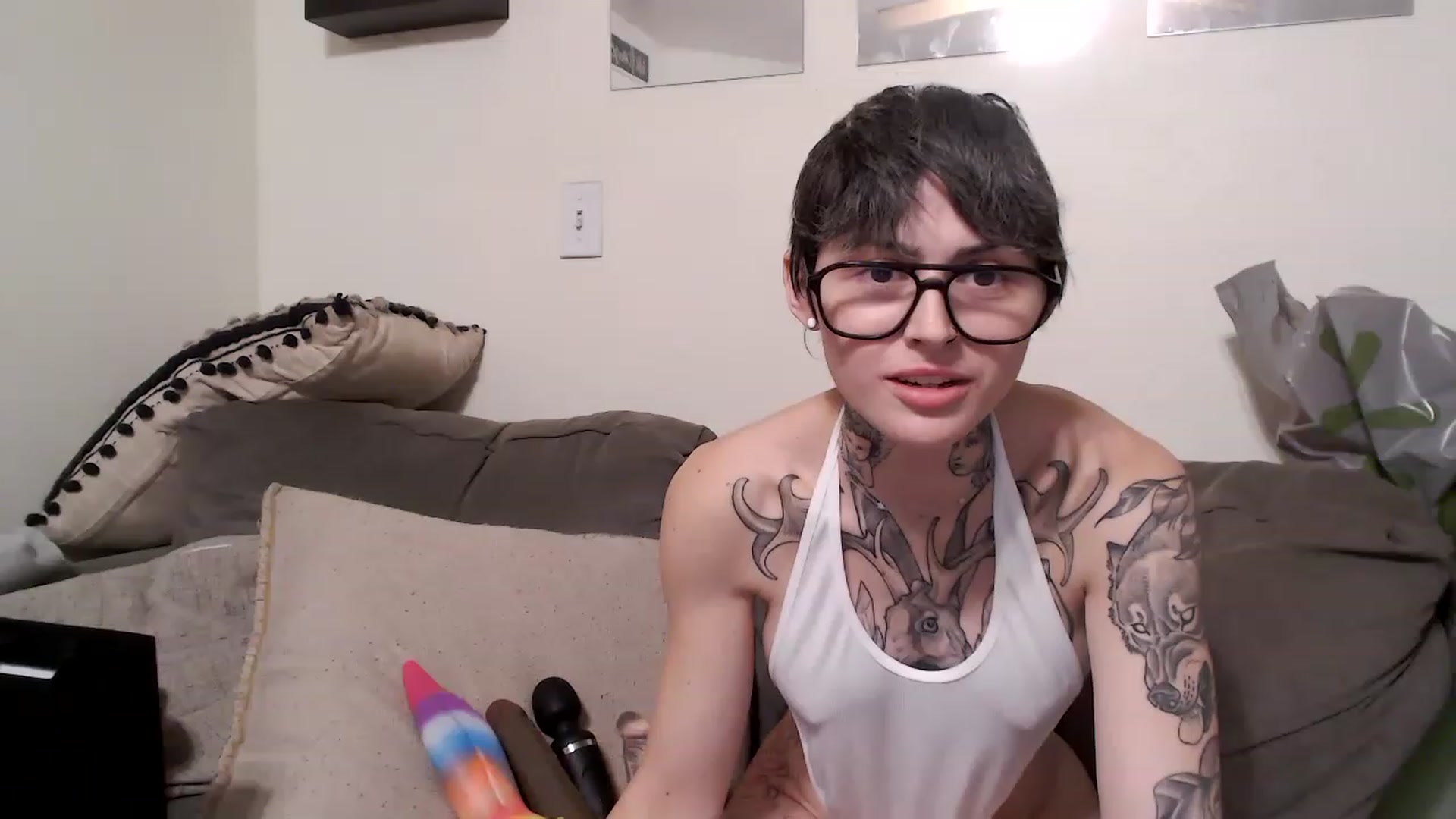 Gallery image thumbnail from t_rawwxo's myfreecams stream on, 11/16/2022, 08:33 image 7 of 20