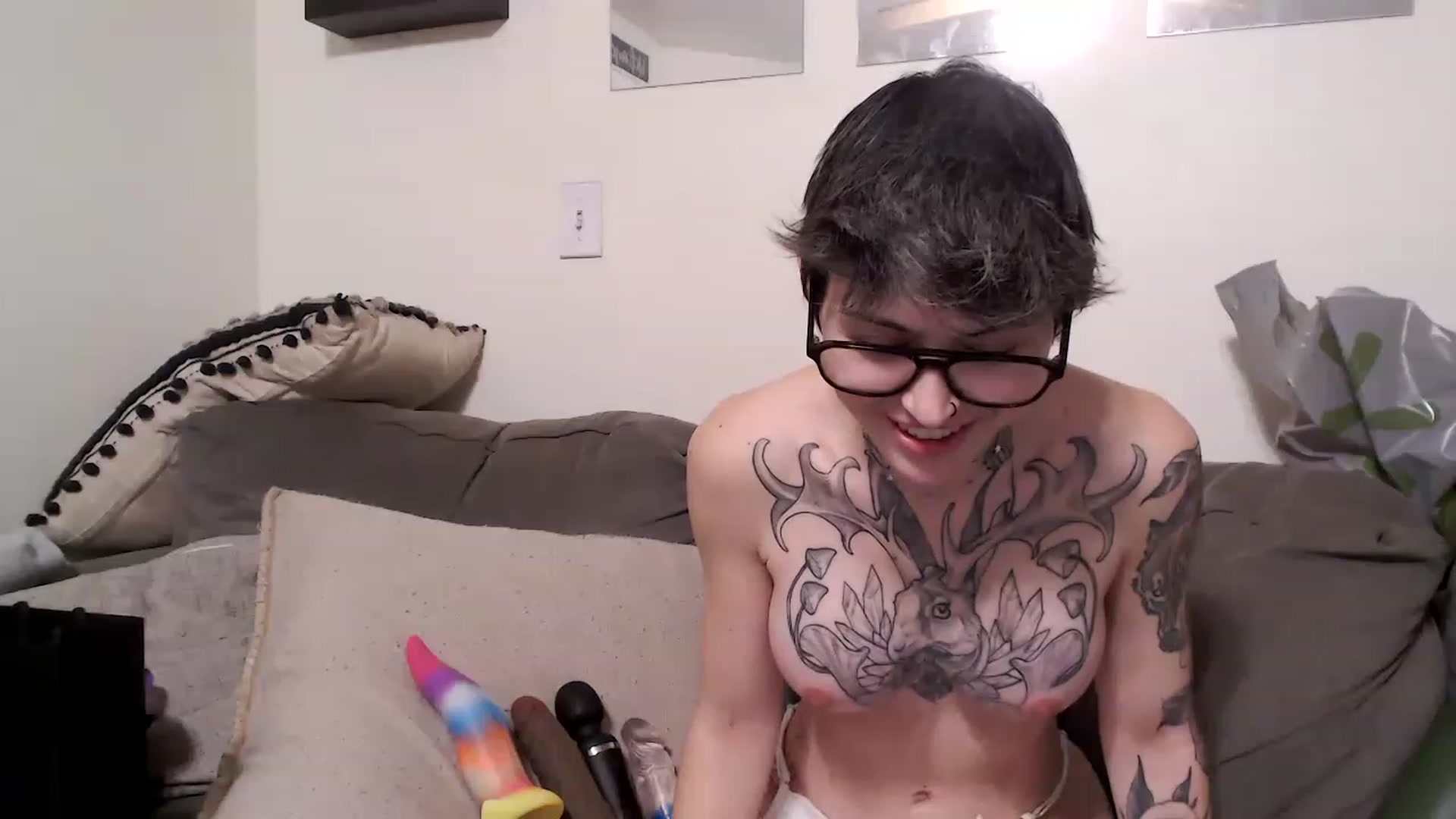 Gallery image thumbnail from t_rawwxo's myfreecams stream on, 11/16/2022, 08:33 image 13 of 20