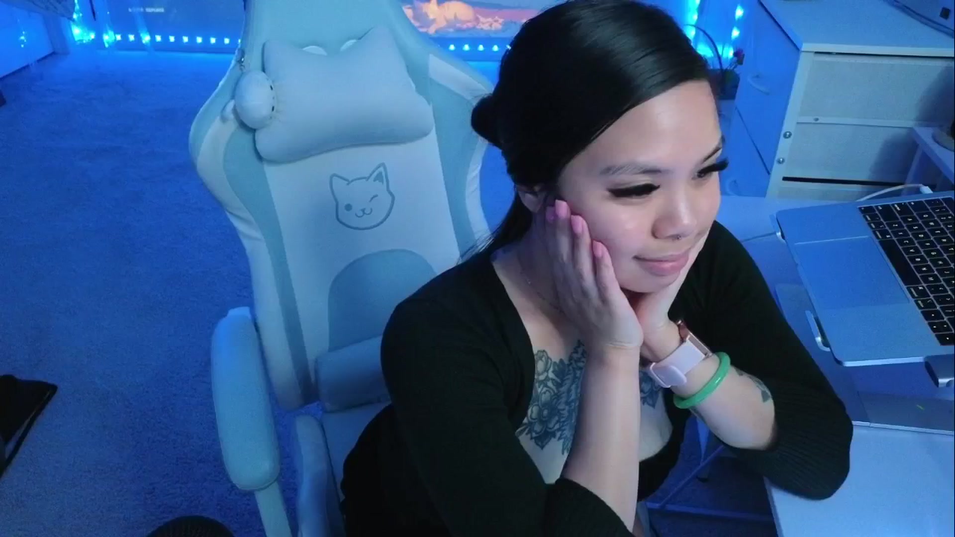 Gallery image thumbnail from tapatio's myfreecams stream on, 04/16/2026, 08:23 image 5 of 20