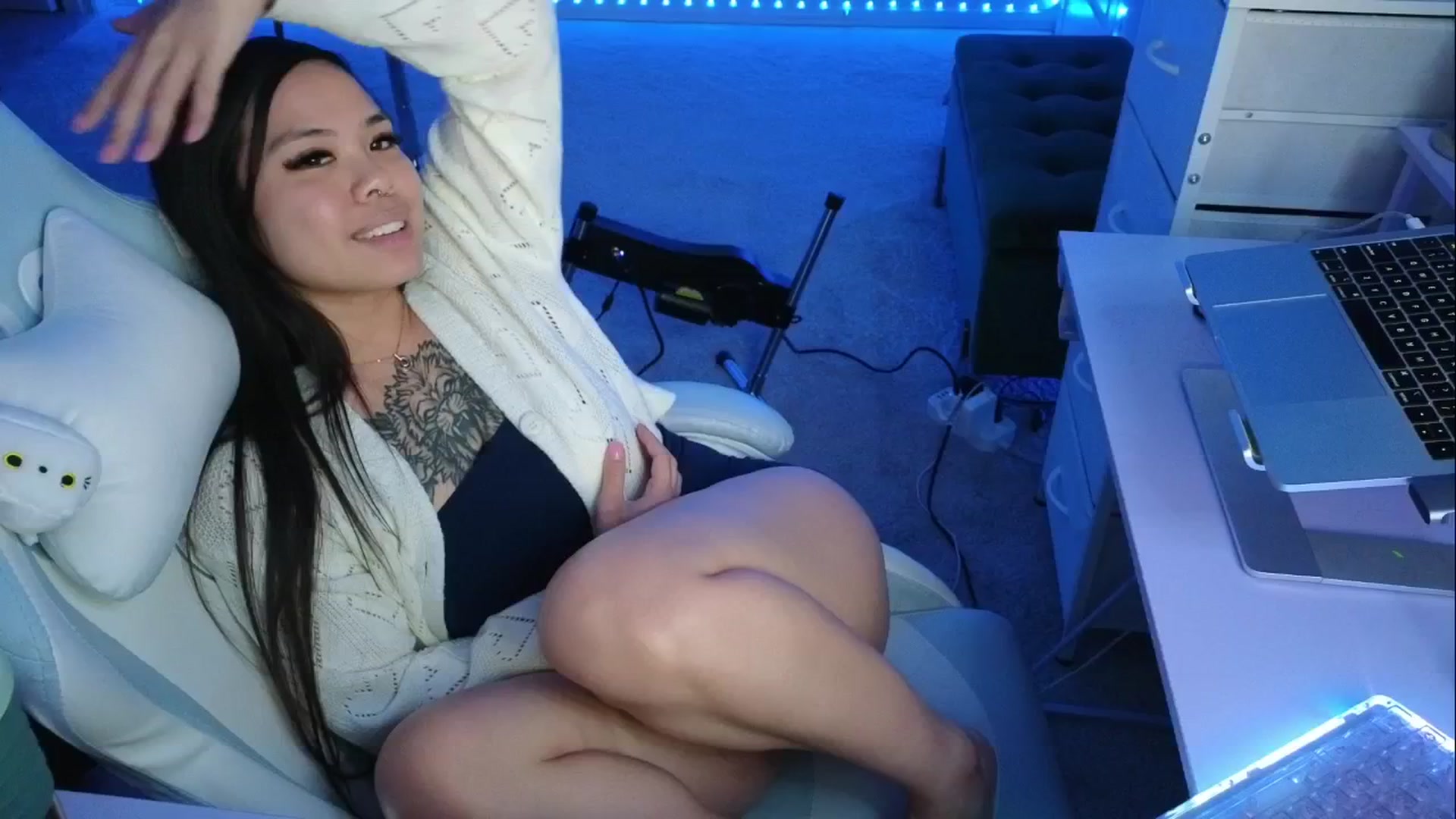 Gallery image thumbnail from tapatio's myfreecams stream on, 04/19/2026, 07:36 image 14 of 20