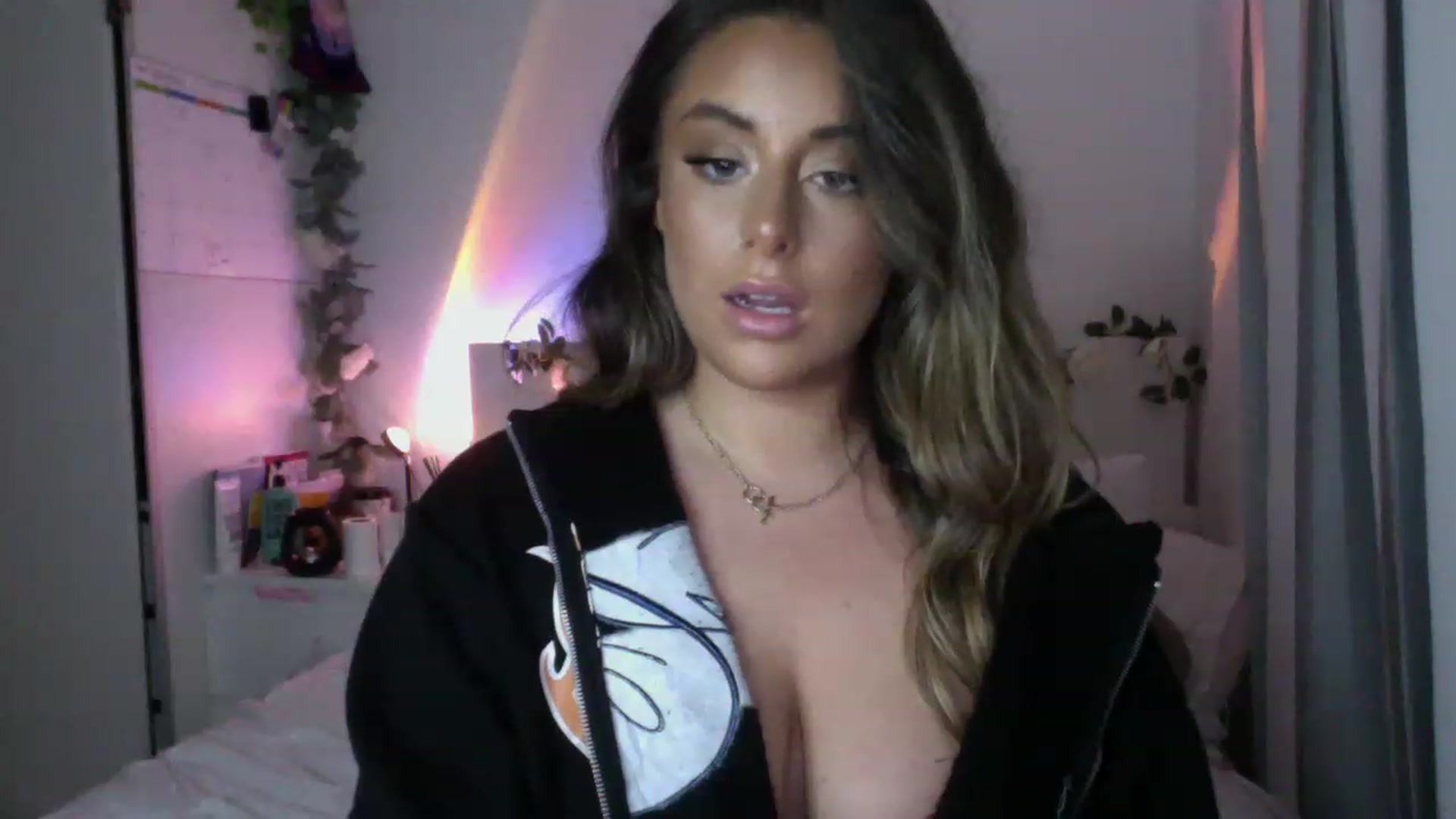 Gallery image thumbnail from tasteoftia's myfreecams stream on, 11/28/2022, 23:46 image 18 of 20