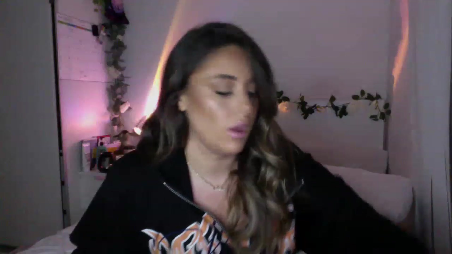 Gallery image thumbnail from tasteoftia's myfreecams stream on, 11/29/2022, 02:24 image 18 of 20