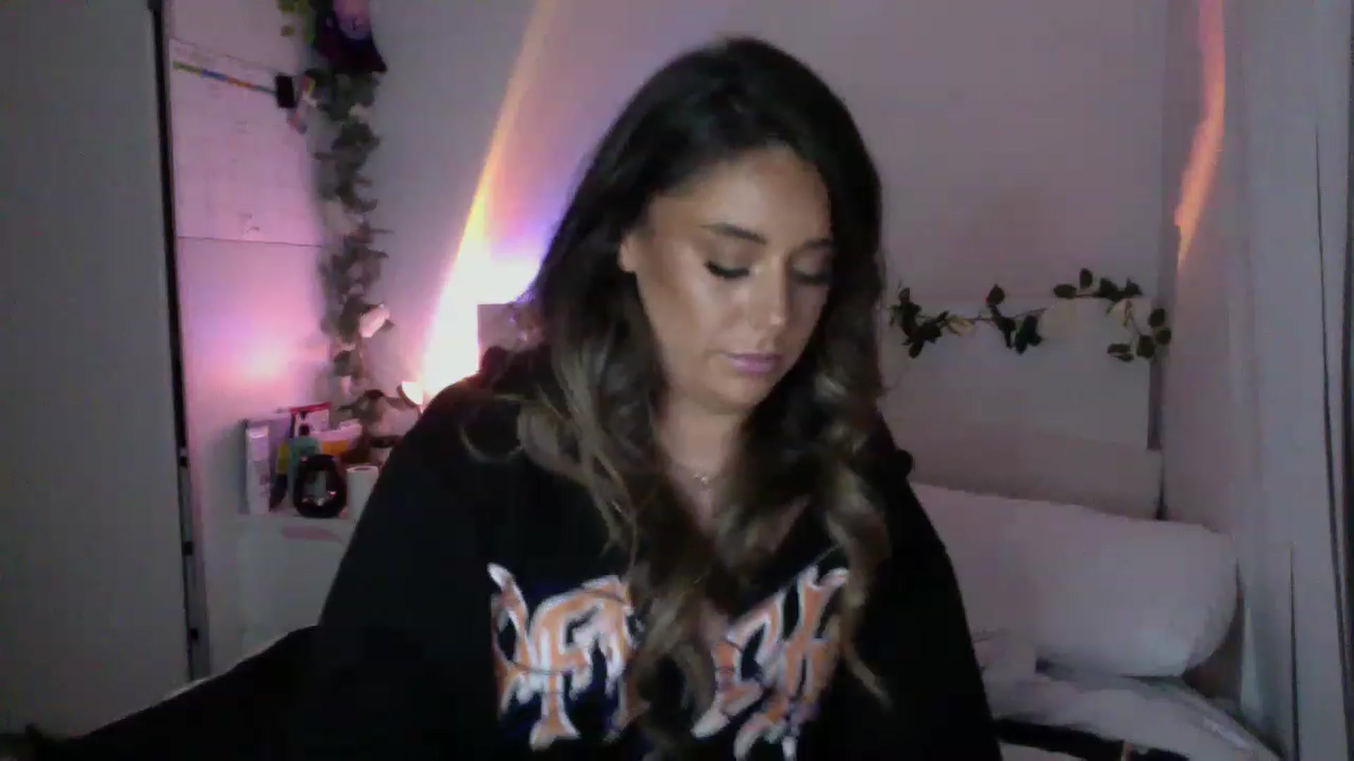 Gallery image thumbnail from tasteoftia's myfreecams stream on, 11/29/2022, 02:24 image 16 of 20