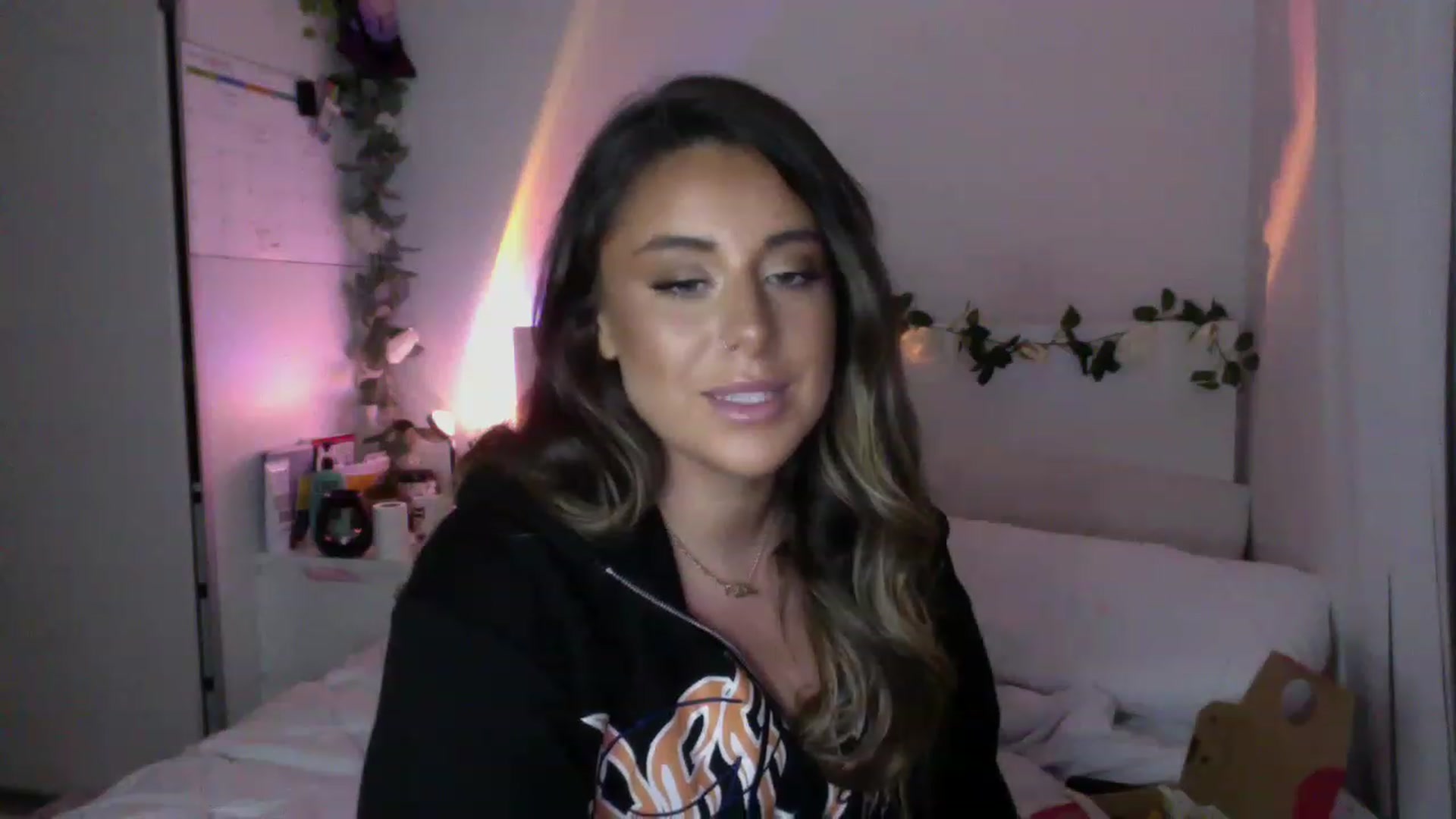 Gallery image thumbnail from tasteoftia's myfreecams stream on, 11/29/2022, 02:24 image 19 of 20