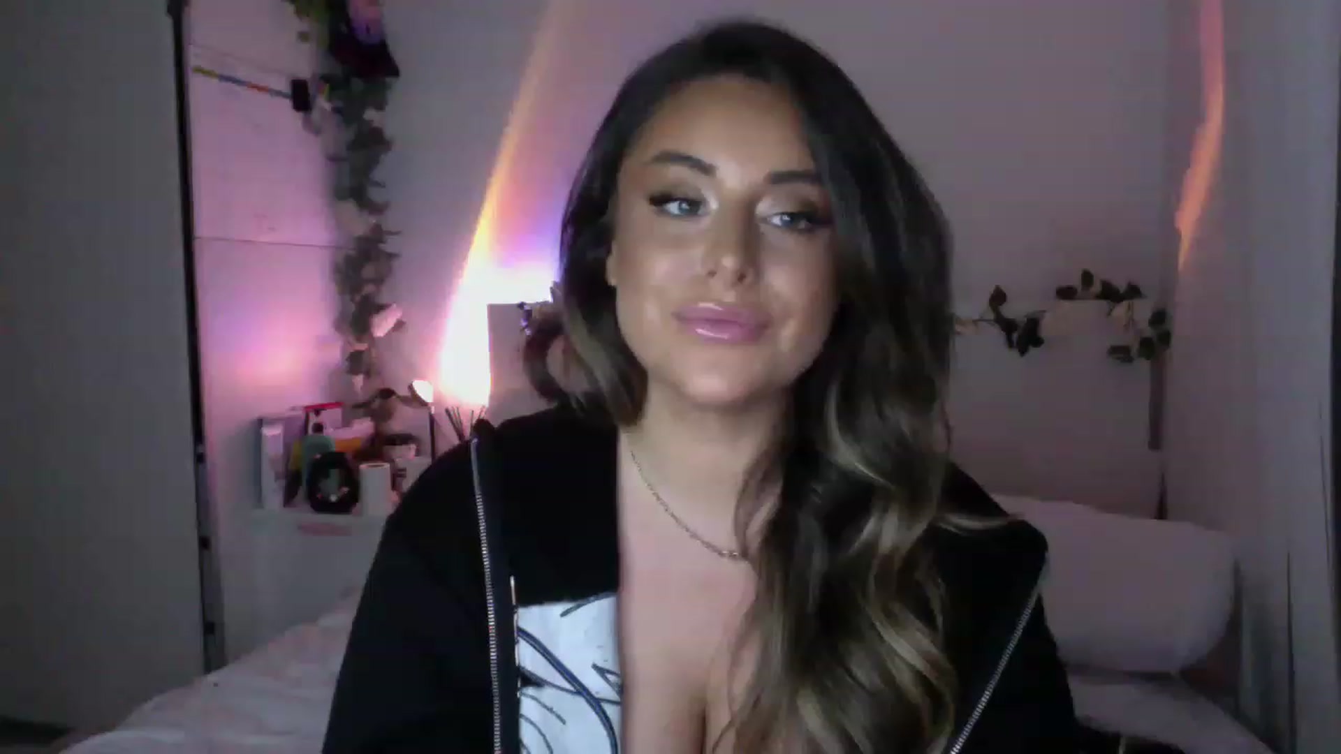 Gallery image thumbnail from tasteoftia's myfreecams stream on, 11/29/2022, 02:24 image 1 of 20