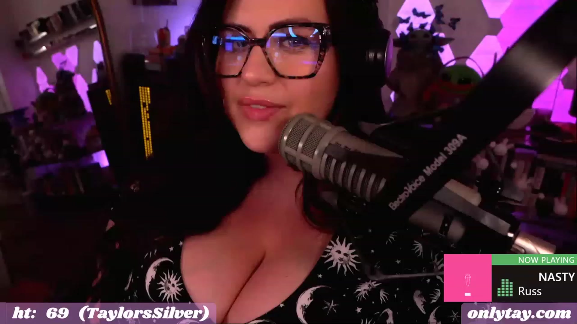 Gallery image thumbnail from taylor's myfreecams stream on, 04/08/2023, 01:45 image 9 of 20