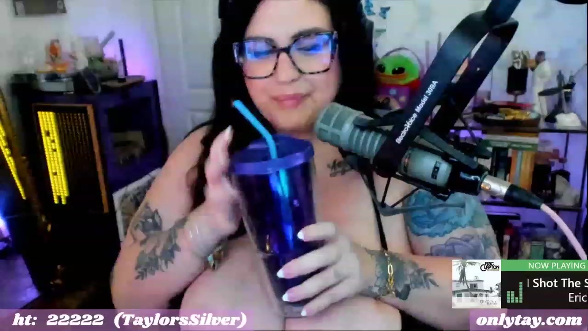 Gallery image thumbnail from taylor's myfreecams stream on, 04/29/2023, 02:32 image 3 of 20