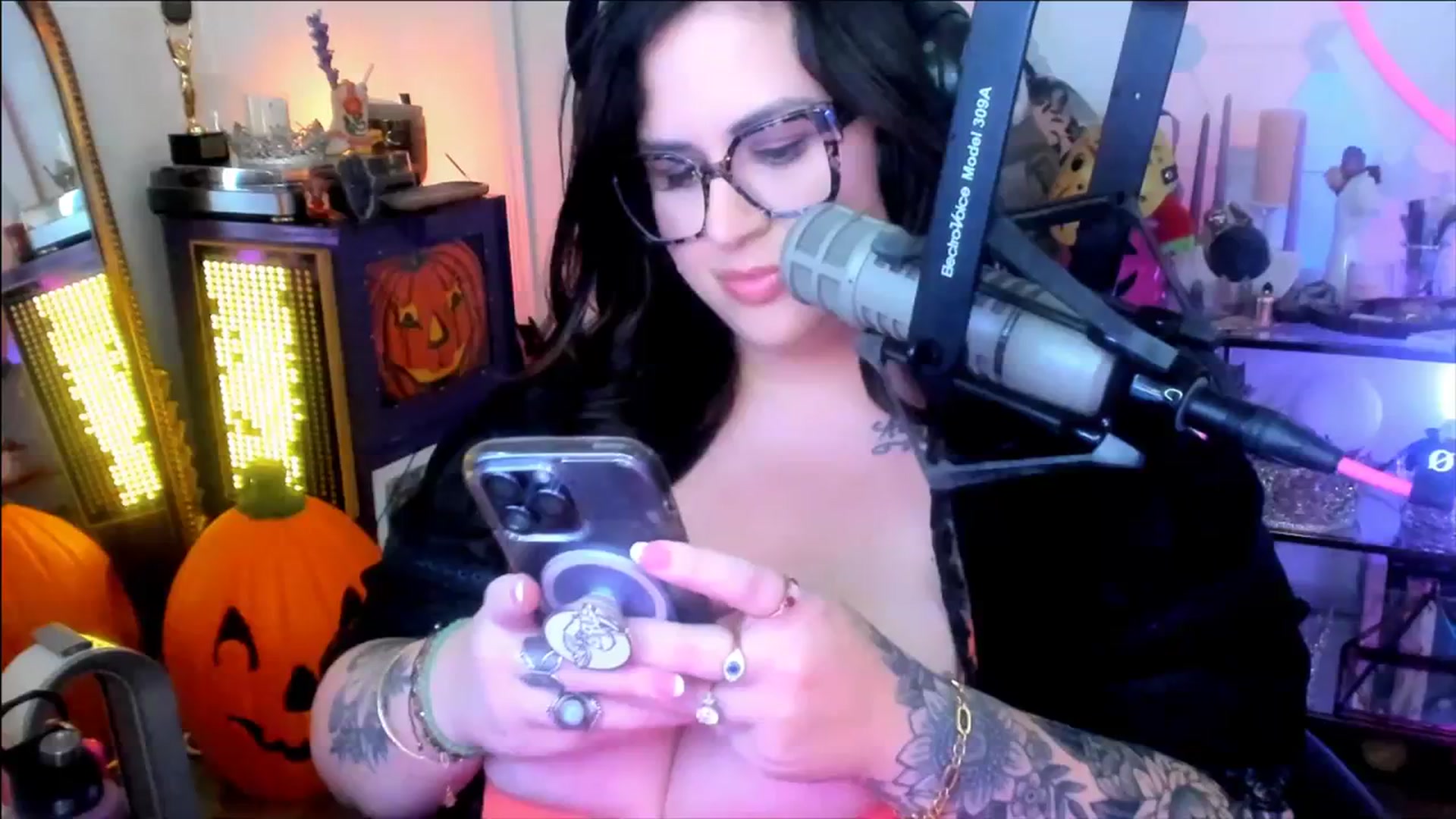 Gallery image thumbnail from taylor's myfreecams stream on, 09/23/2023, 02:07 image 1 of 20
