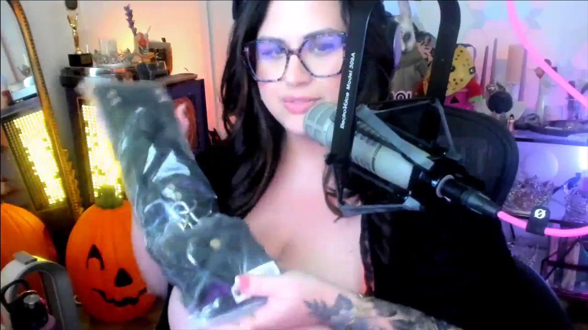 Gallery image thumbnail from taylor's myfreecams stream on, 09/23/2023, 02:07 image 9 of 20