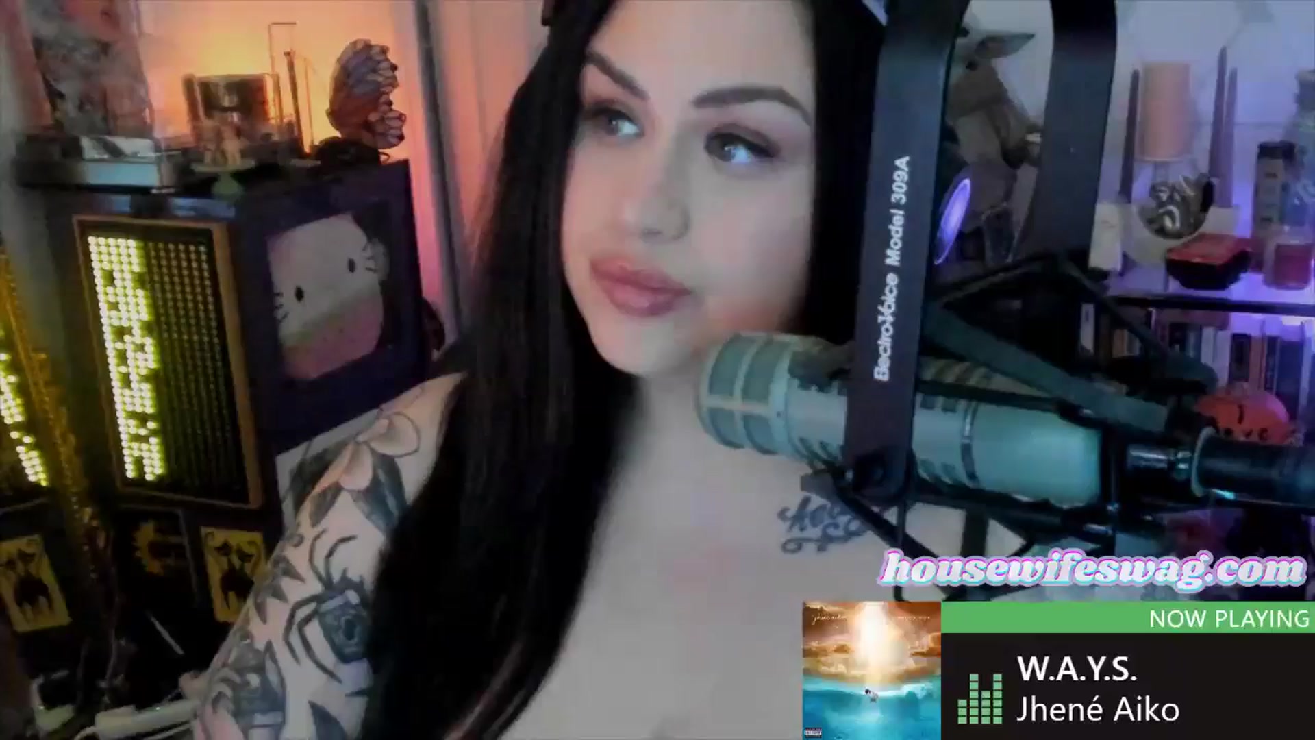 Gallery image thumbnail from taylor's myfreecams stream on, 05/18/2024, 02:25 image 1 of 20