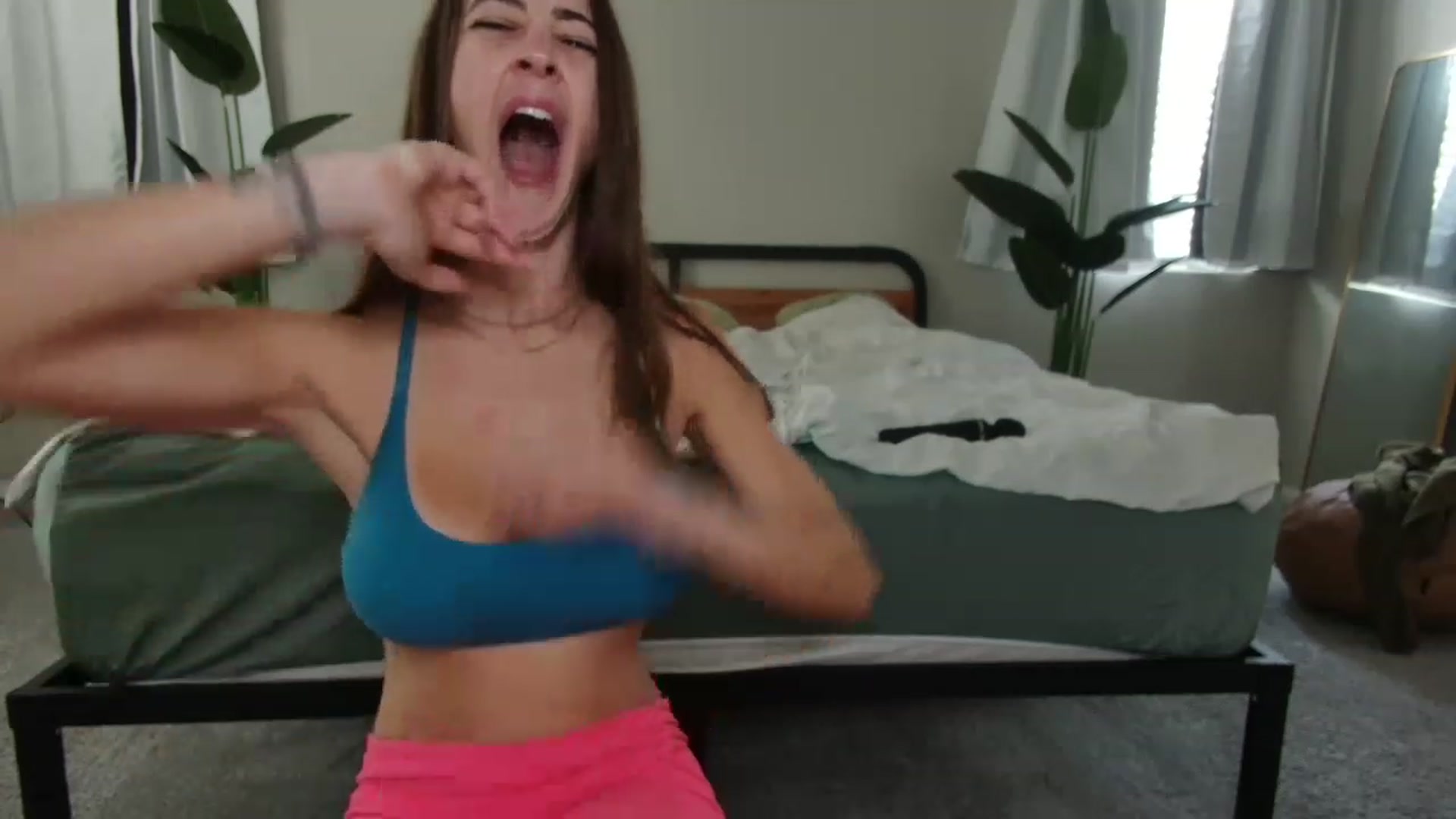 Gallery image thumbnail from tea_for_2's myfreecams stream on, 11/18/2022, 19:20 image 16 of 20