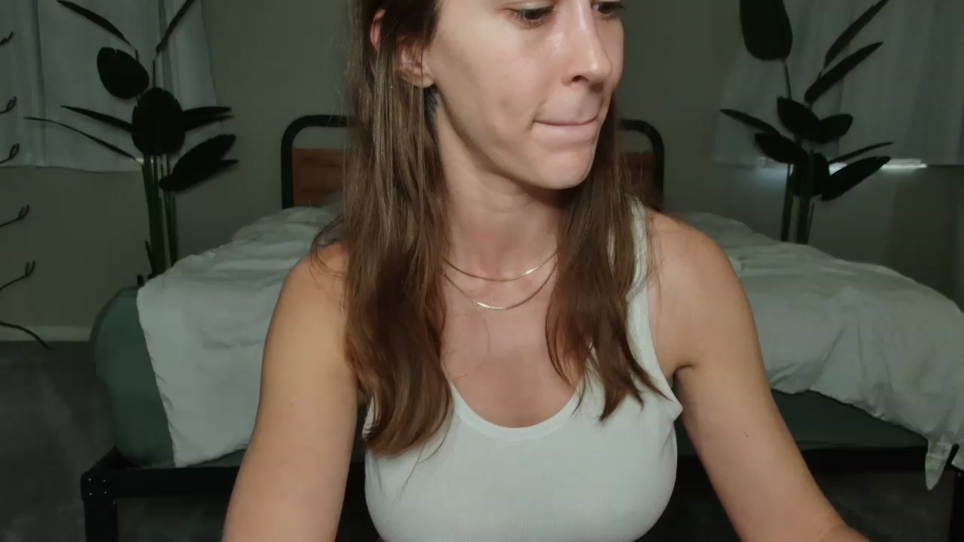 Gallery image thumbnail from tea_for_2's myfreecams stream on, 12/05/2022, 18:16 image 13 of 20