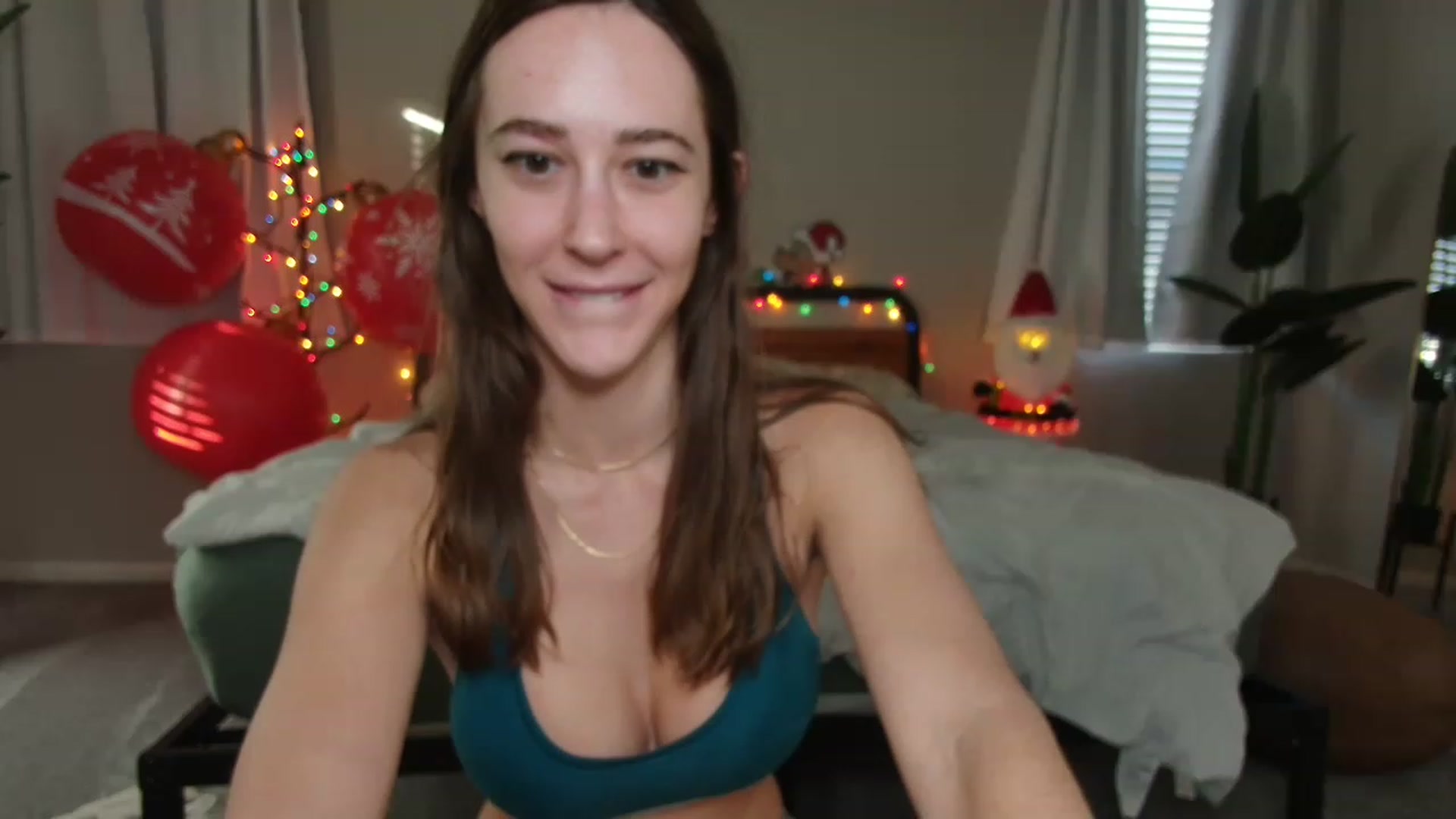 Gallery image thumbnail from tea_for_2's myfreecams stream on, 12/15/2022, 16:31 image 13 of 20