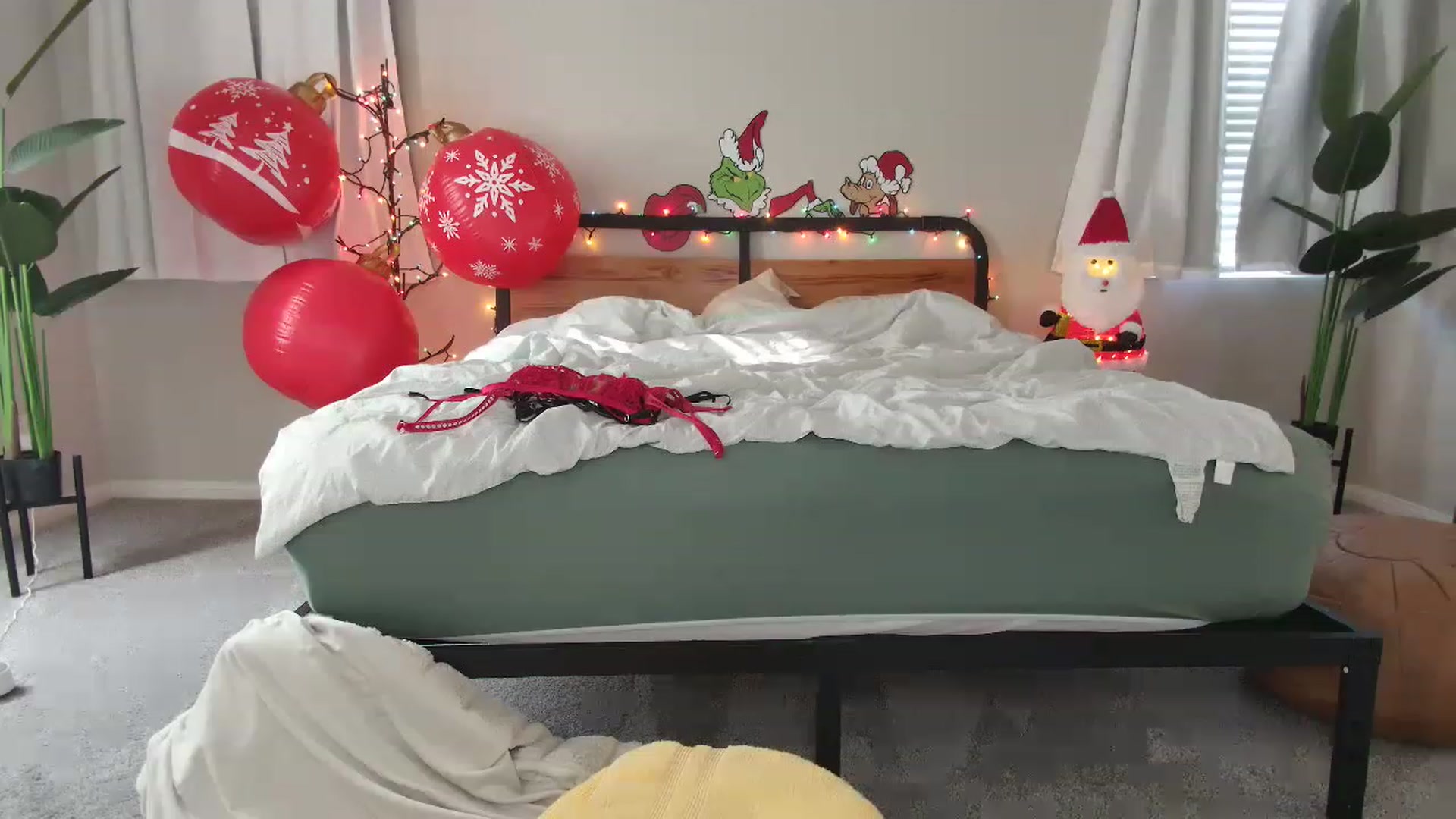 Gallery image thumbnail from tea_for_2's myfreecams stream on, 12/19/2022, 18:38 image 12 of 20