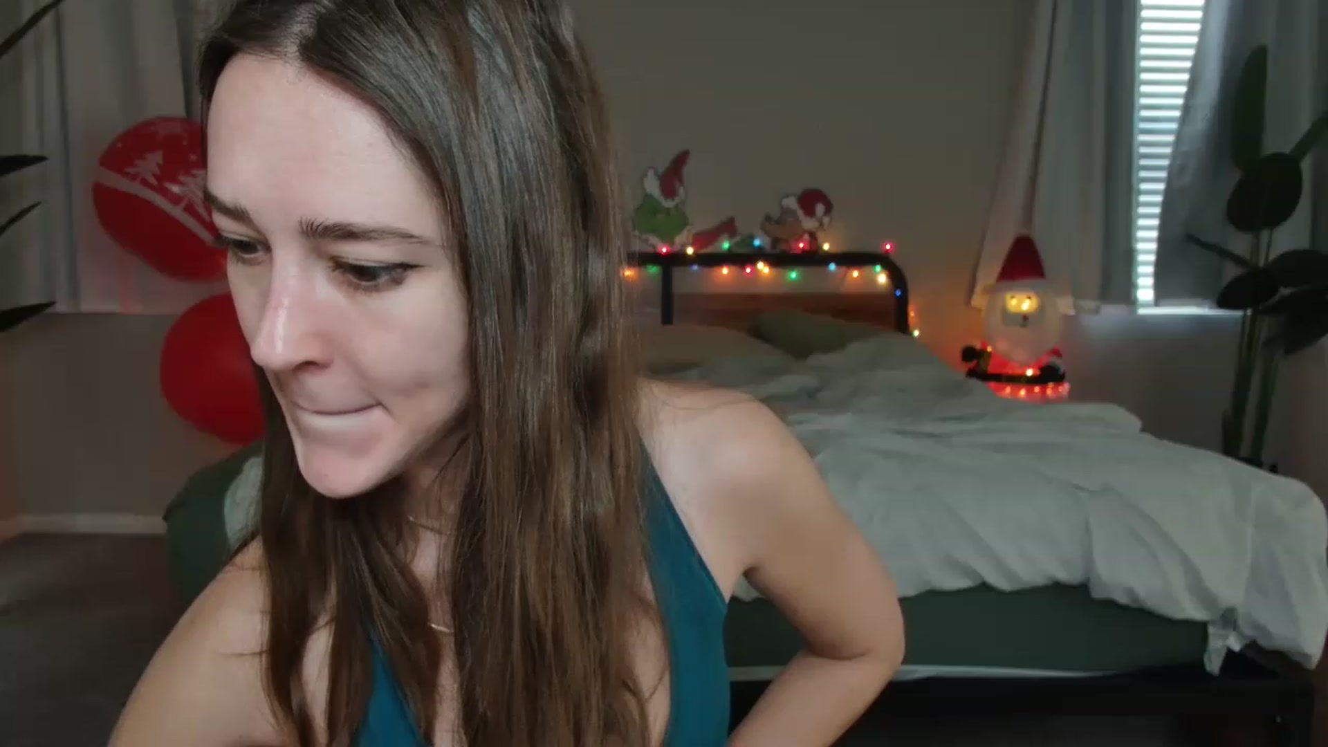 Gallery image thumbnail from tea_for_2's myfreecams stream on, 12/21/2022, 16:40 image 10 of 20