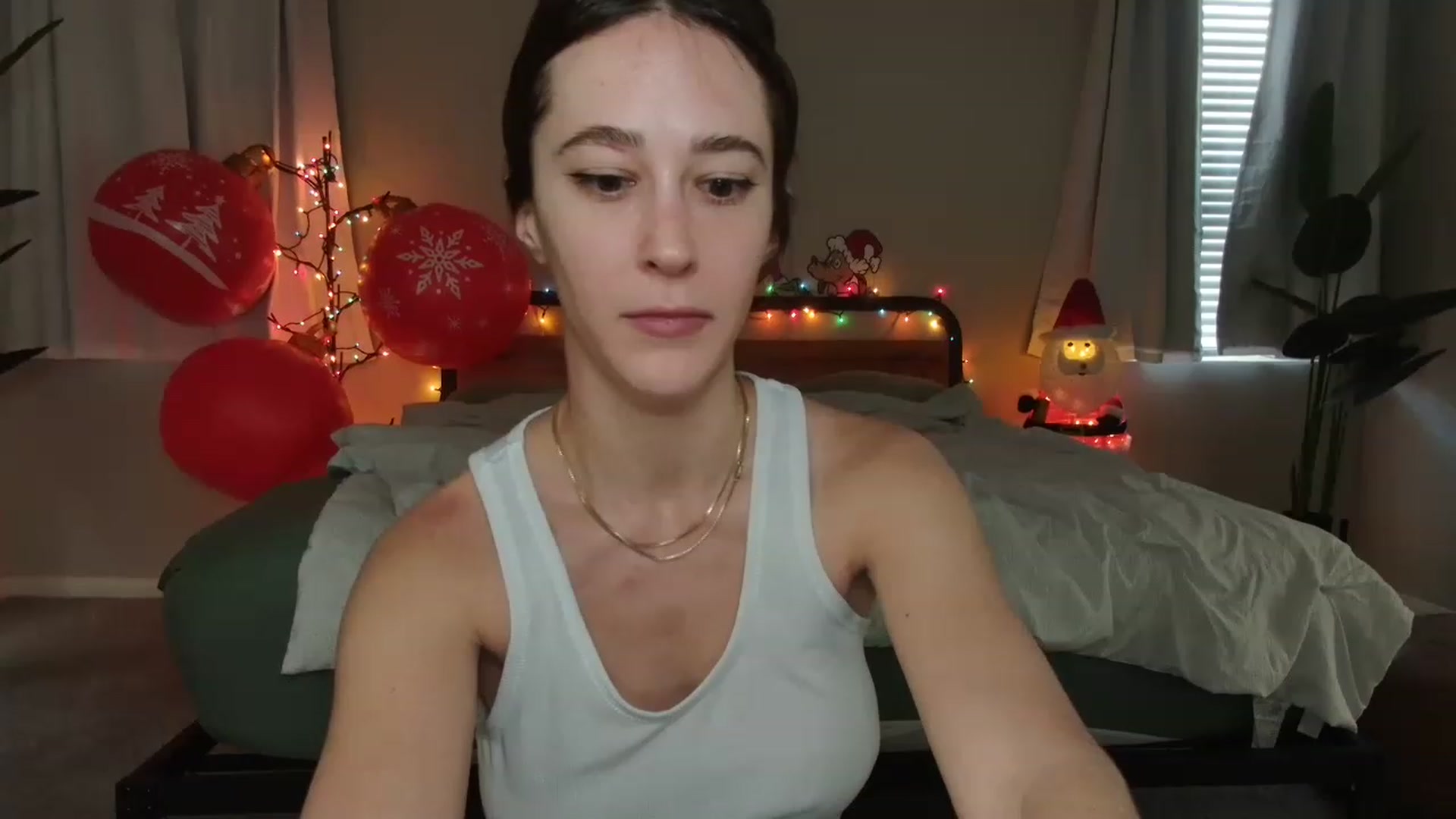 Gallery image thumbnail from tea_for_2's myfreecams stream on, 12/22/2022, 16:07 image 15 of 20