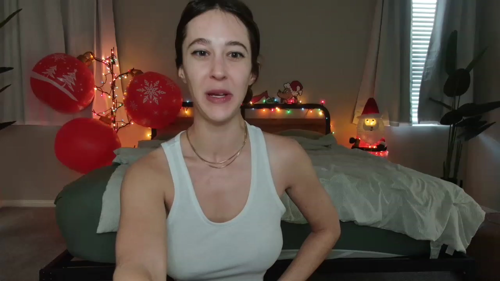 Gallery image thumbnail from tea_for_2's myfreecams stream on, 12/22/2022, 16:07 image 8 of 20