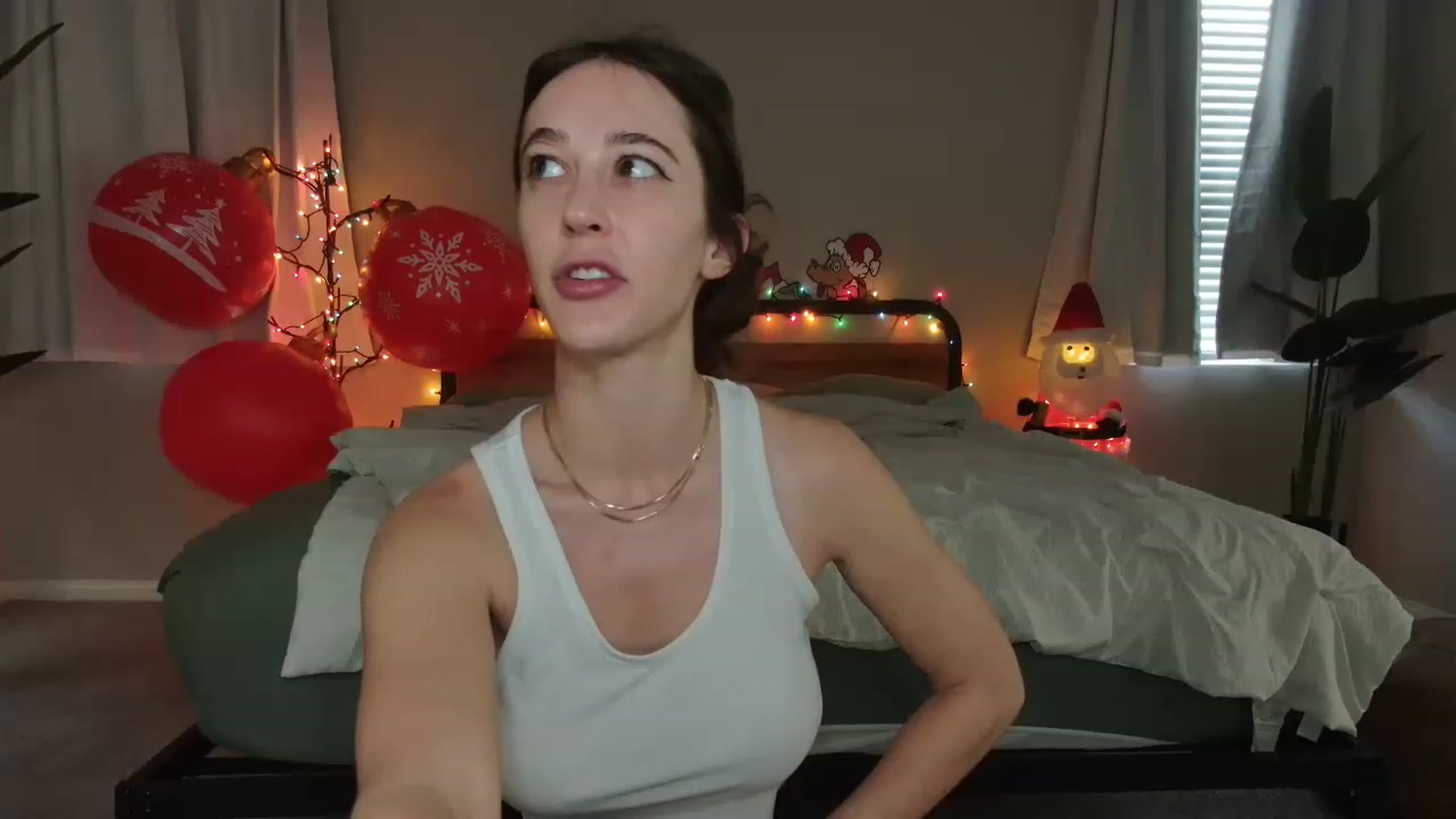 Gallery image thumbnail from tea_for_2's myfreecams stream on, 12/22/2022, 16:07 image 19 of 20