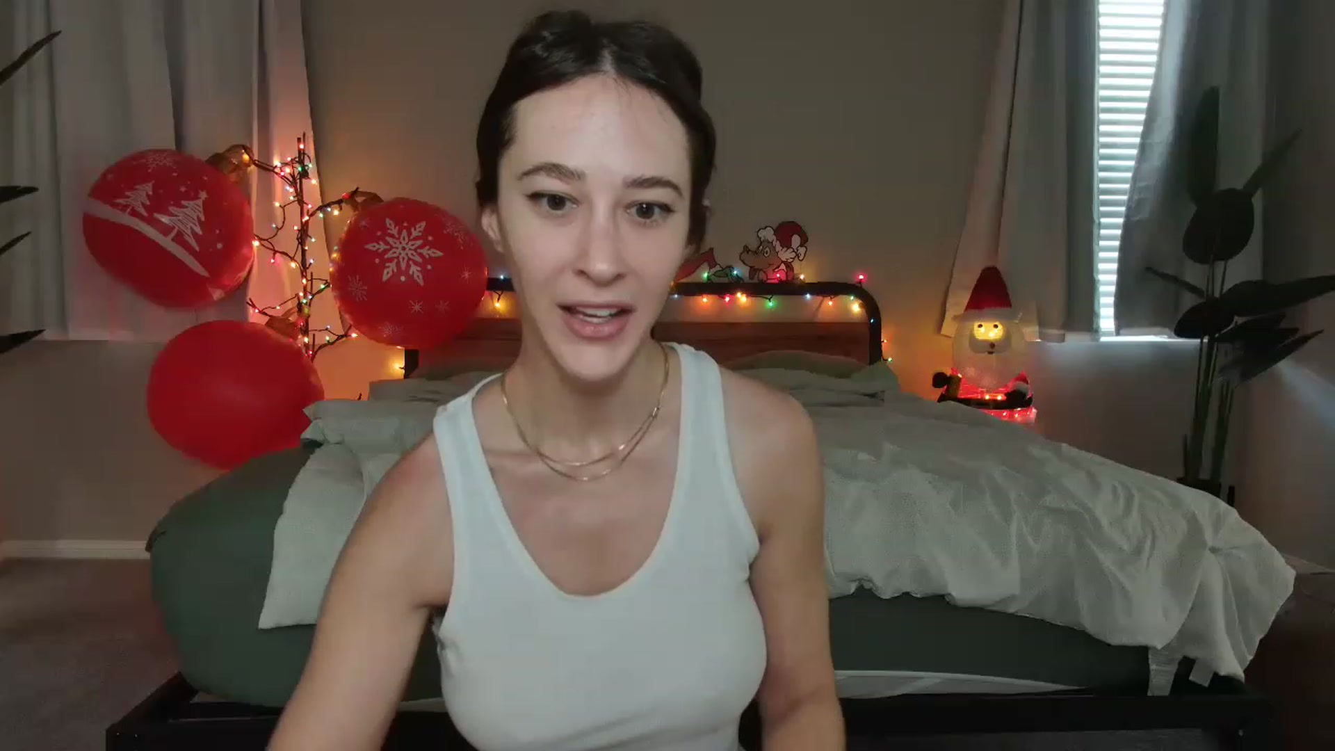 Gallery image thumbnail from tea_for_2's myfreecams stream on, 12/22/2022, 16:07 image 13 of 20