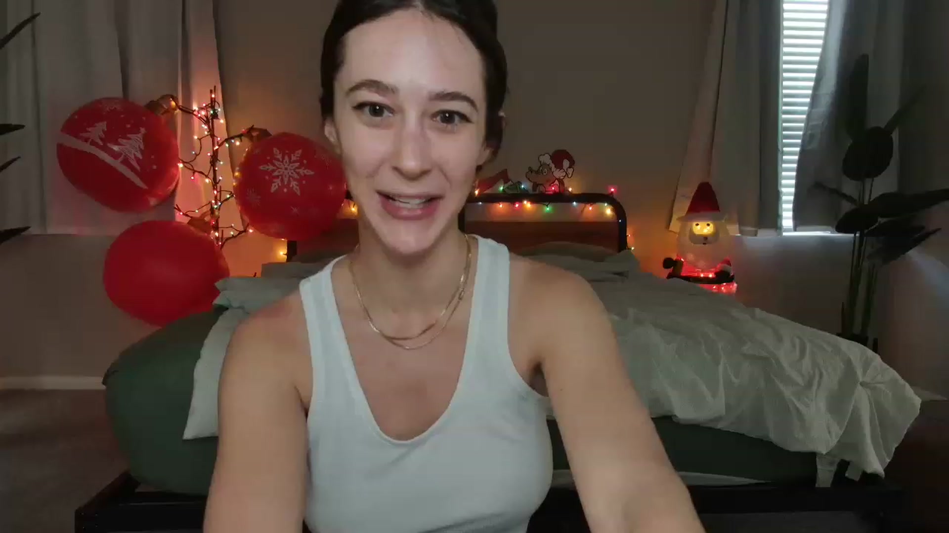 Gallery image thumbnail from tea_for_2's myfreecams stream on, 12/22/2022, 16:07 image 14 of 20