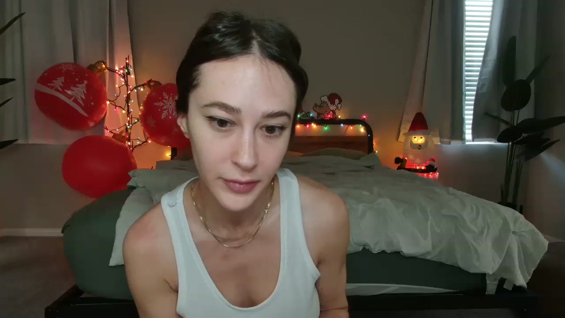 Gallery image thumbnail from tea_for_2's myfreecams stream on, 12/22/2022, 16:07 image 10 of 20
