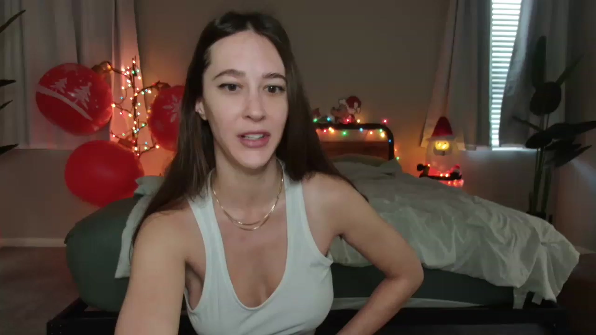 Gallery image thumbnail from tea_for_2's myfreecams stream on, 12/22/2022, 16:07 image 2 of 20