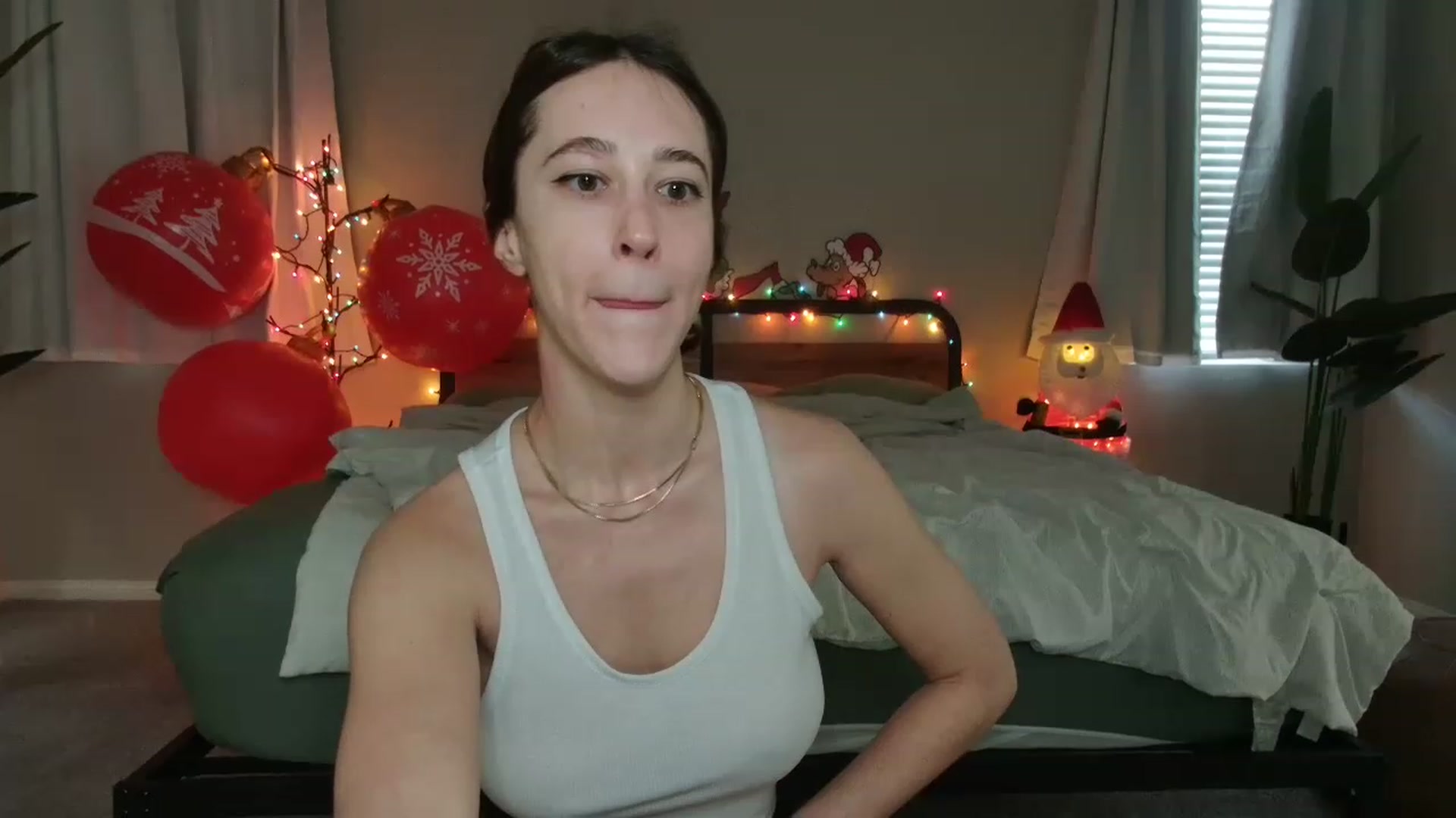Gallery image thumbnail from tea_for_2's myfreecams stream on, 12/22/2022, 16:07 image 9 of 20
