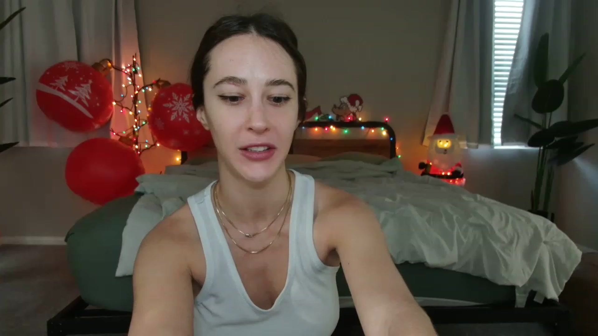 Gallery image thumbnail from tea_for_2's myfreecams stream on, 12/22/2022, 17:32 image 10 of 20