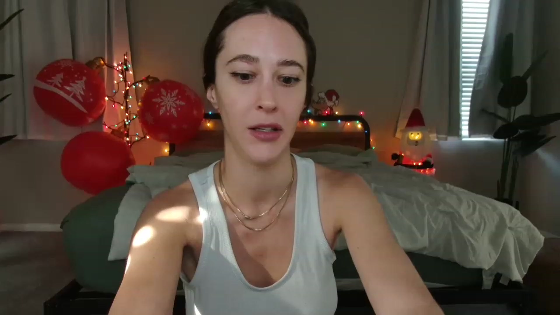 Gallery image thumbnail from tea_for_2's myfreecams stream on, 12/22/2022, 17:32 image 13 of 20