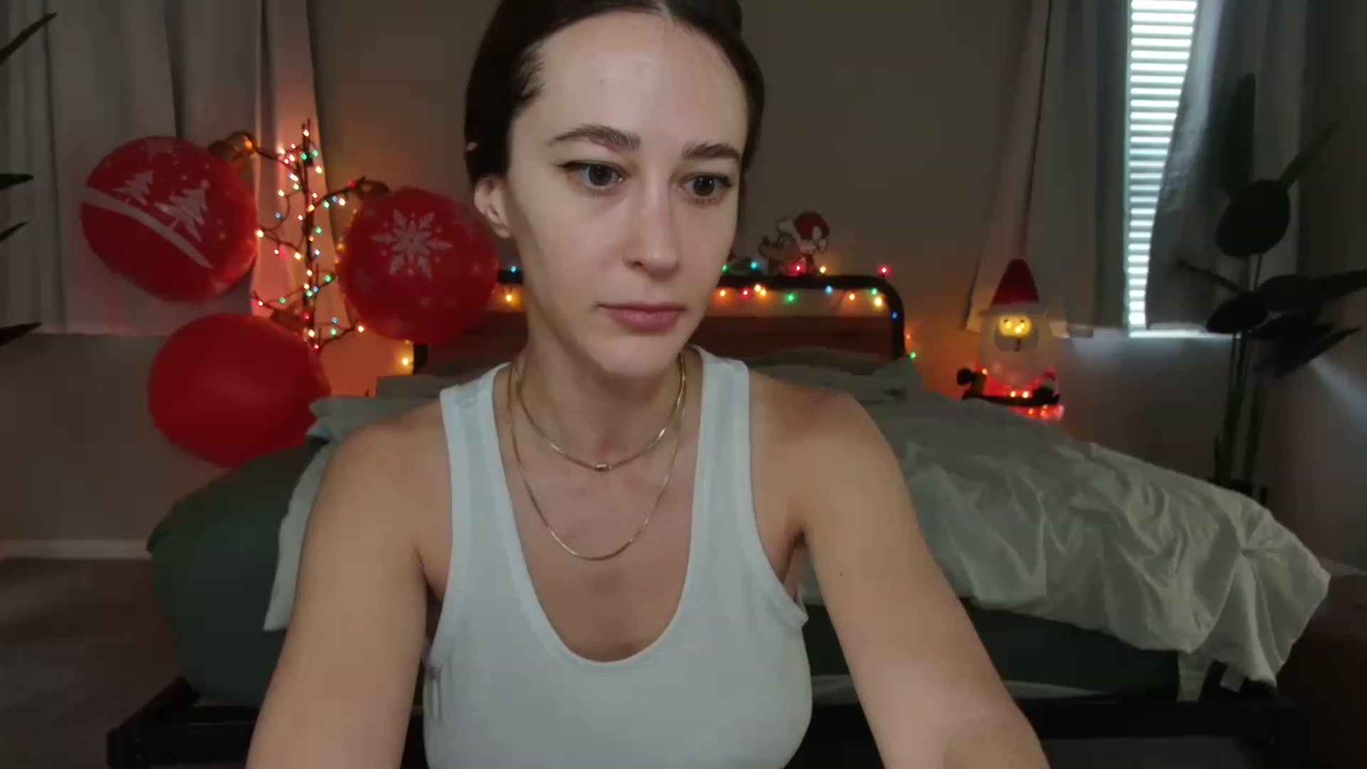 Gallery image thumbnail from tea_for_2's myfreecams stream on, 12/22/2022, 17:32 image 3 of 20